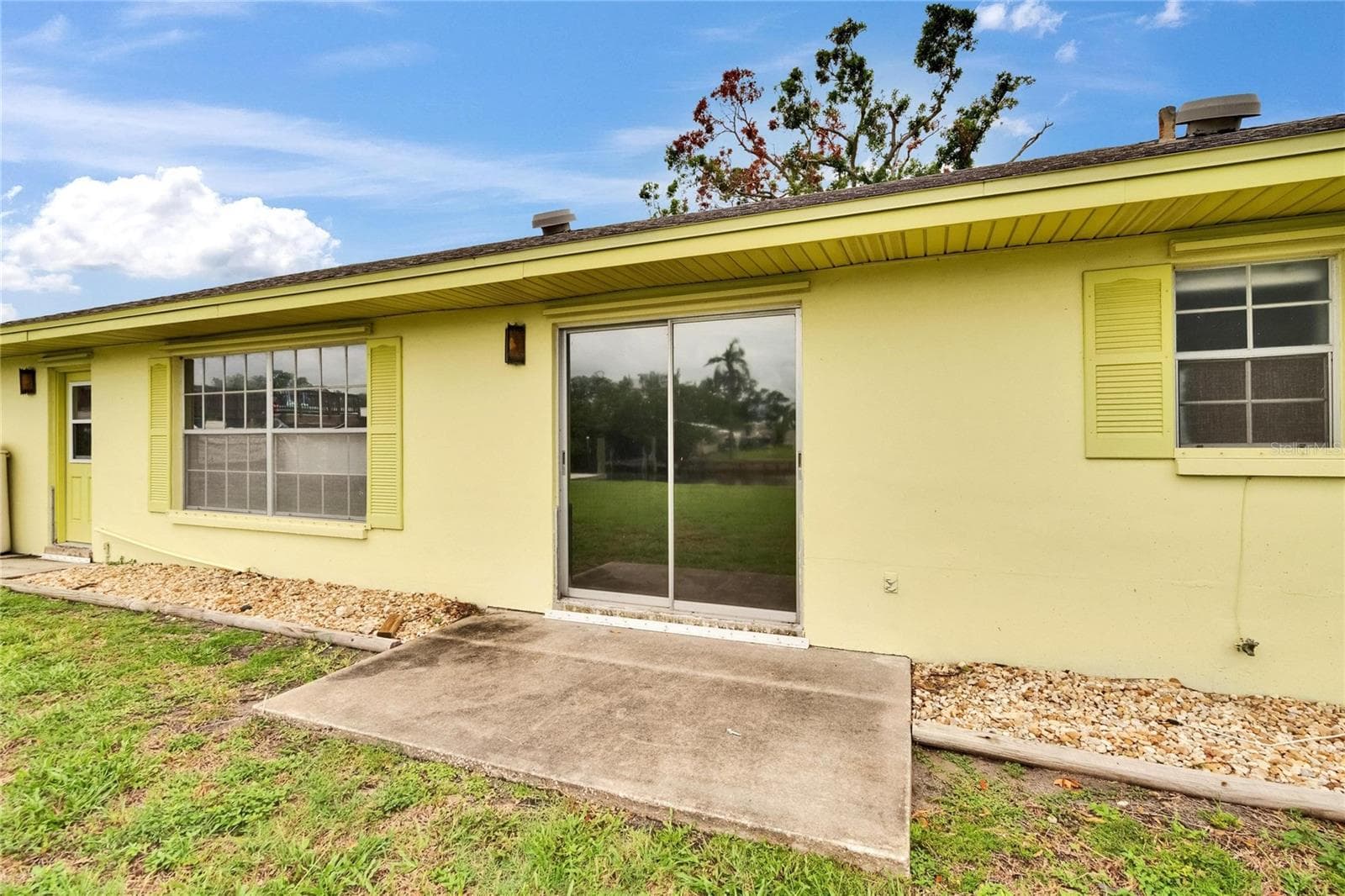 Single Family Residence at 814 SEABREEZE DR, RUSKIN, photo 33 of 38