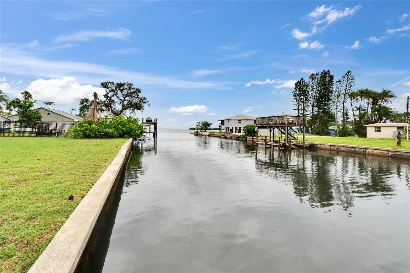 Single Family Residence at 814 SEABREEZE DR, RUSKIN, photo 35 of 38