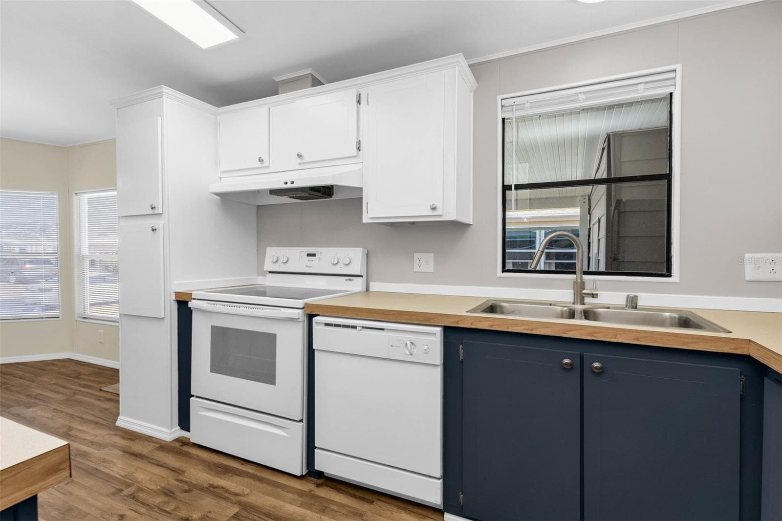 Manufactured Home at 503 MADONNA, NORTH PORT, photo 6 of 18