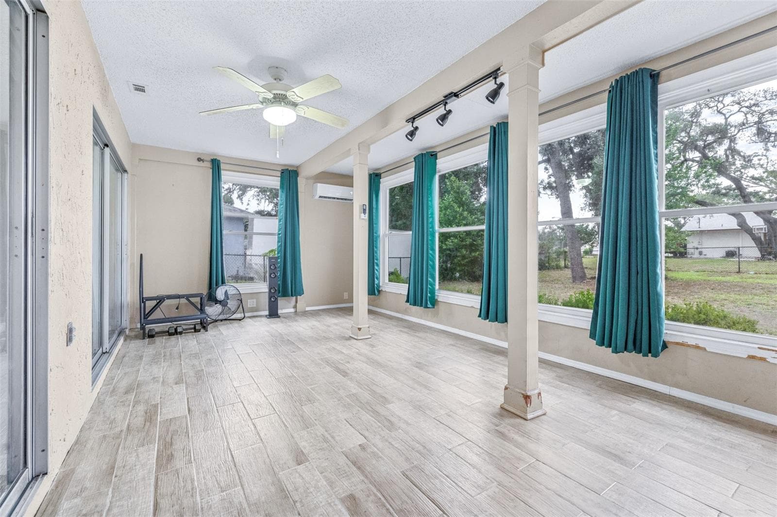 Florida room - 8441 BRAGANZA ST, SPRING HILL