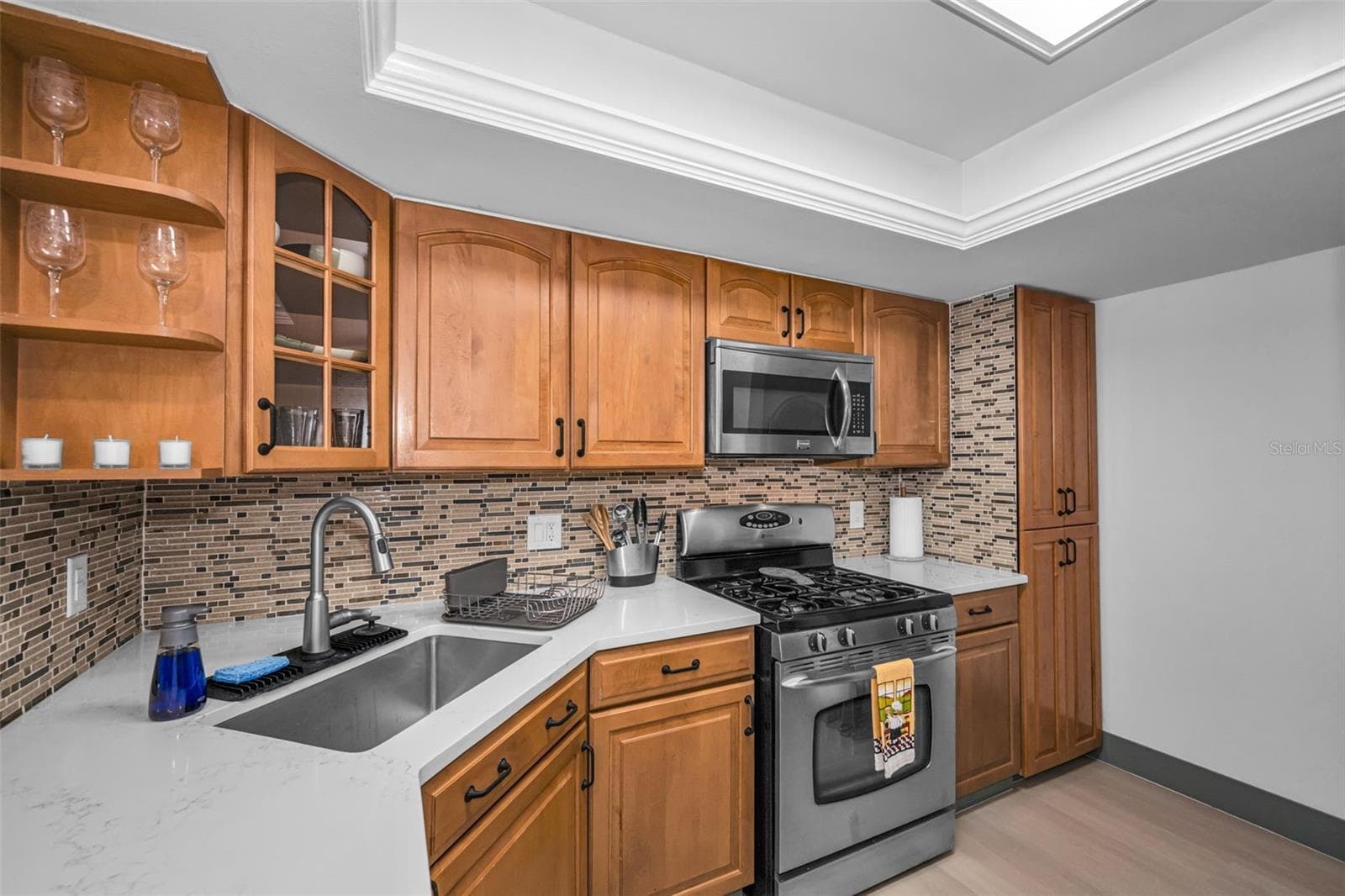 Kitchen with gas range, microwave, new backsplash, new Quartzite counter, sink & faucet! - 5400 PARK ST N #303, ST PETERSBURG
