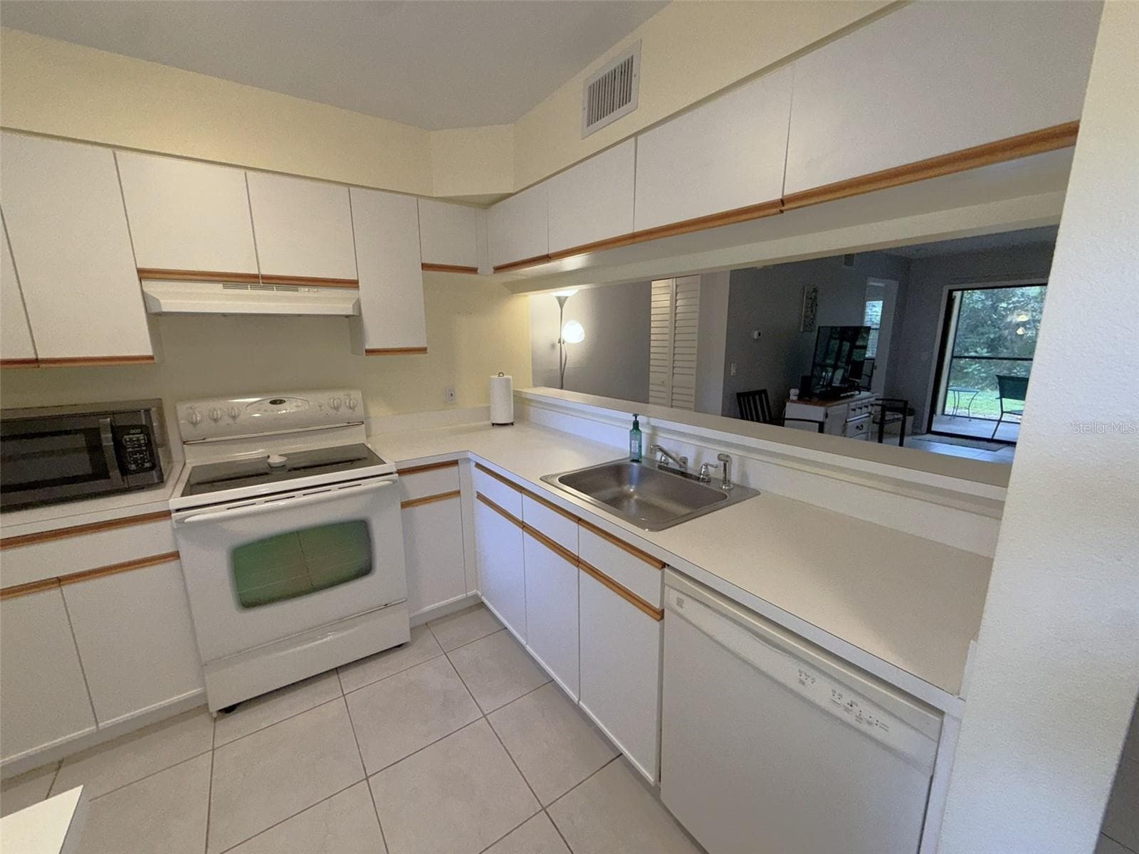 Condominium at 3001 58TH AVE S #805, ST PETERSBURG, photo 6 of 92