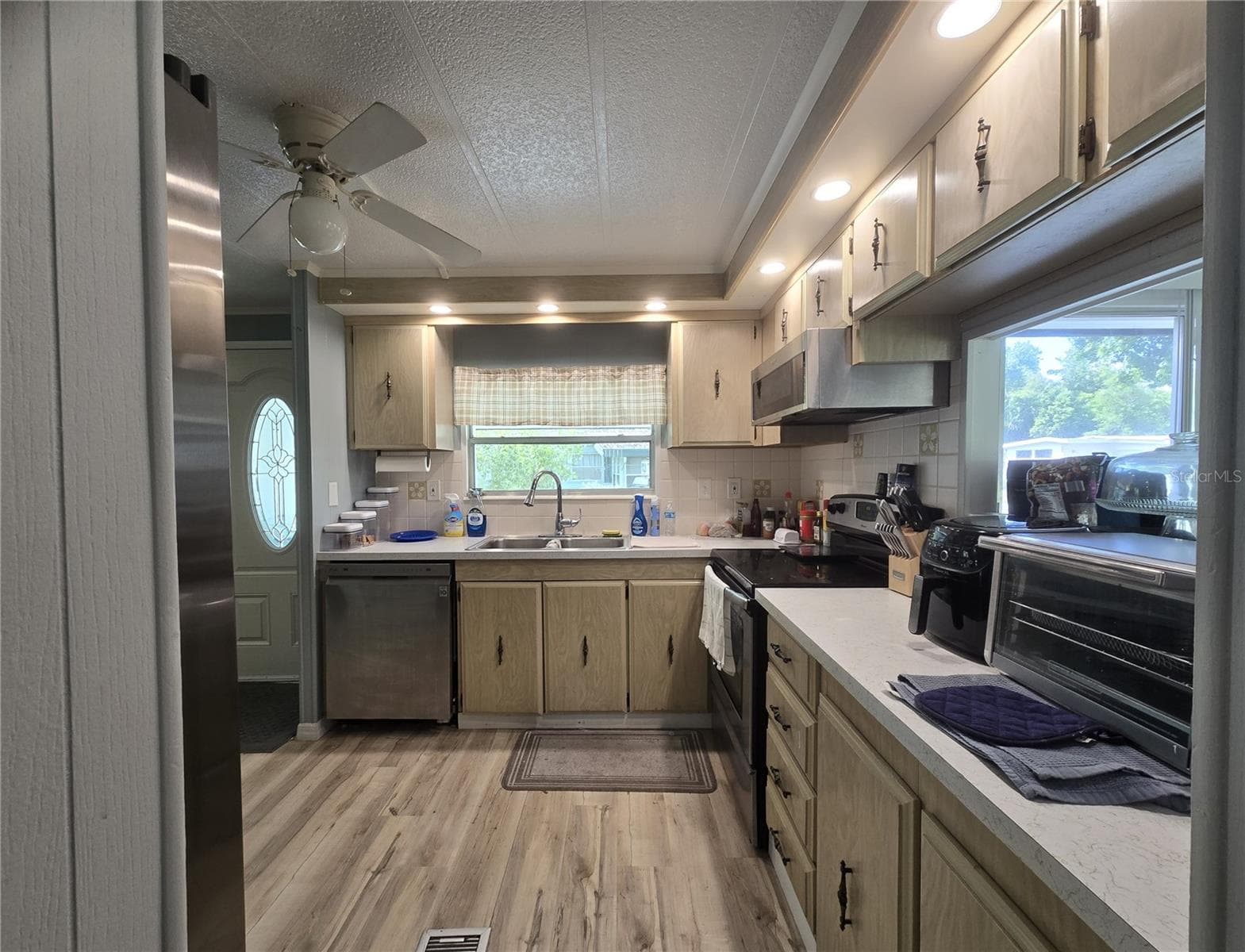 kitchen - 2011 OAK GROVE DR #39, ZELLWOOD