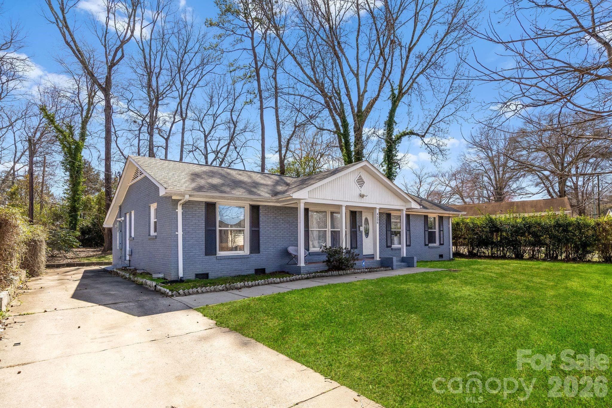 Single Family Residence at 4508 Belle Plaine Drive, Charlotte, photo 4 of 27