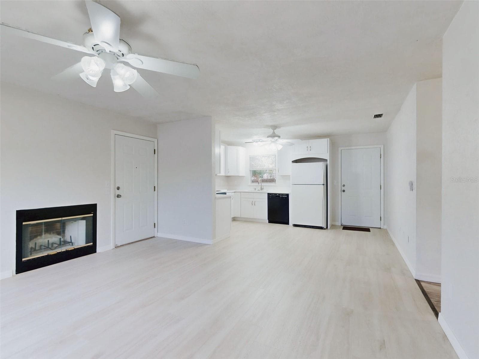 Single Family Residence at 111 VALENCIA DR, EDGEWATER, photo 5 of 81
