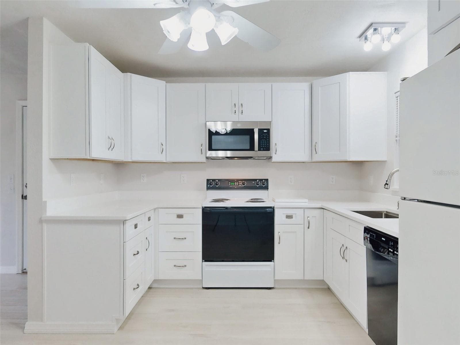 Single Family Residence at 111 VALENCIA DR, EDGEWATER, photo 10 of 81