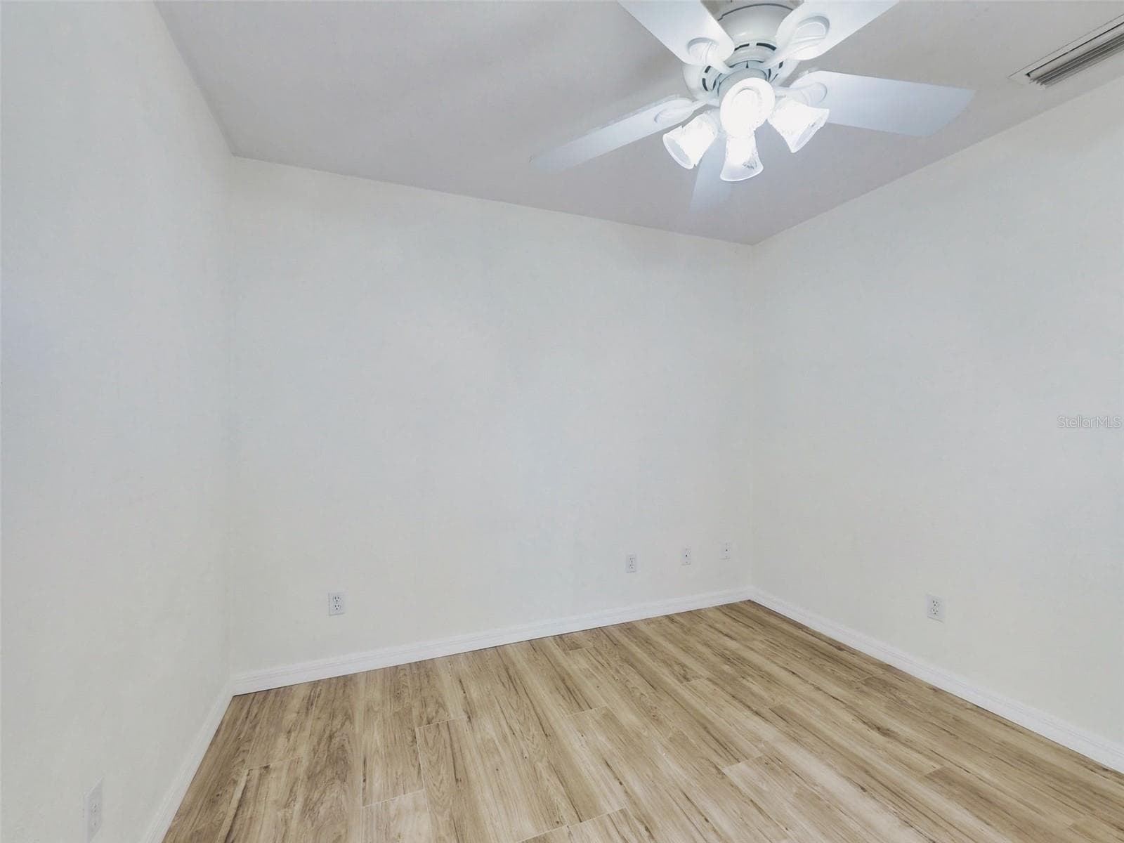 Single Family Residence at 111 VALENCIA DR, EDGEWATER, photo 20 of 81