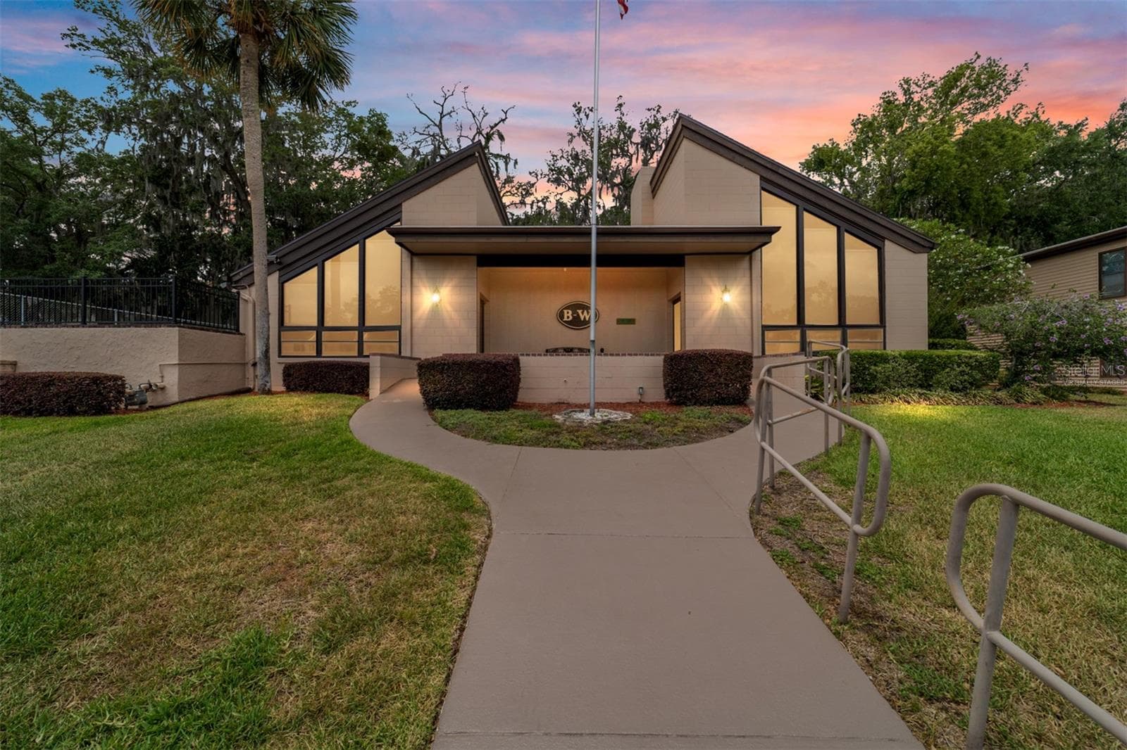 Enchanting , small town feel in a quiet community. (Partially virtually staged - 2415 NE 7TH ST #8, OCALA