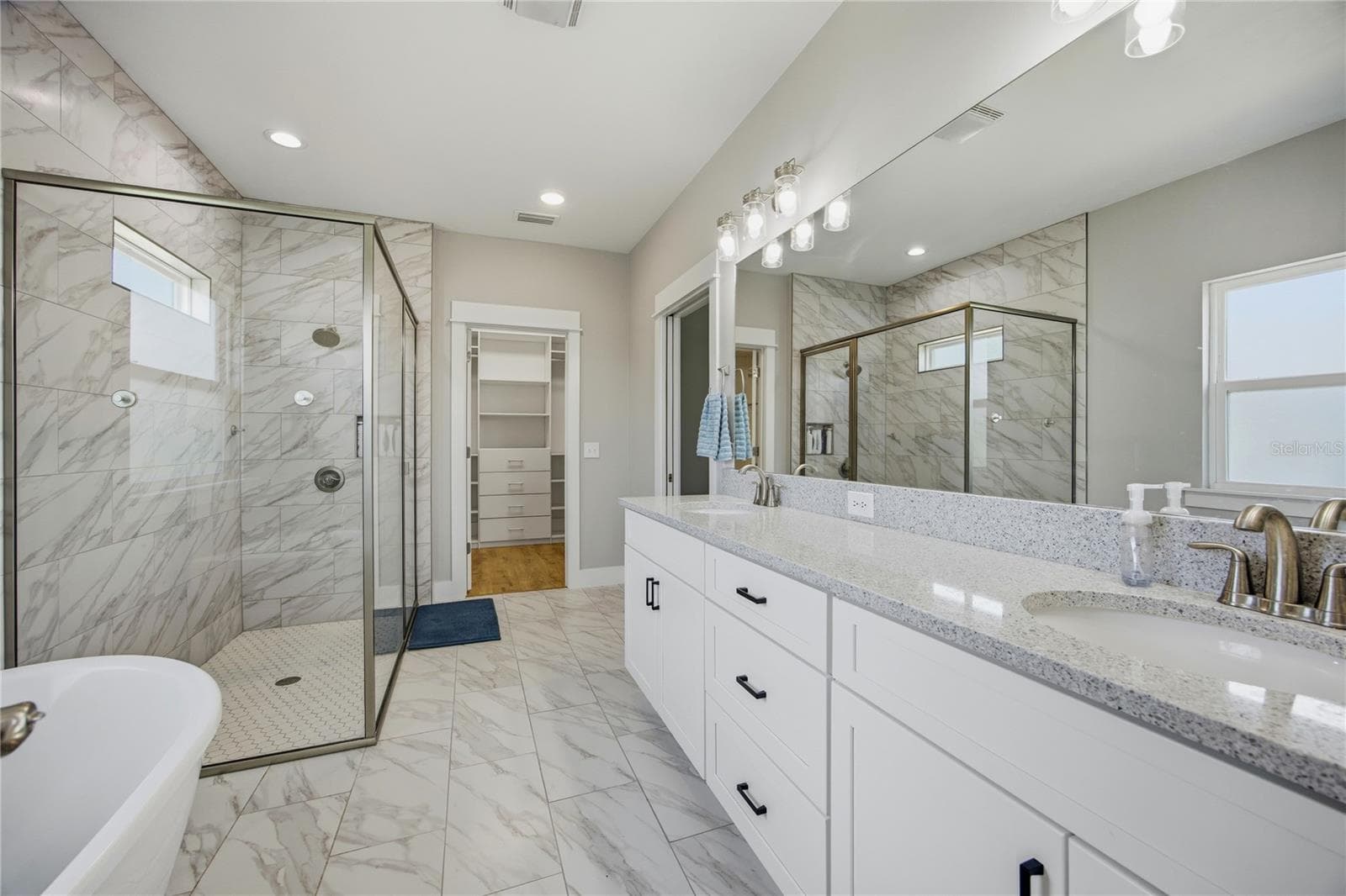 En-suite Primary Bathroom - 1146 SW MANDIBA DR, LAKE CITY