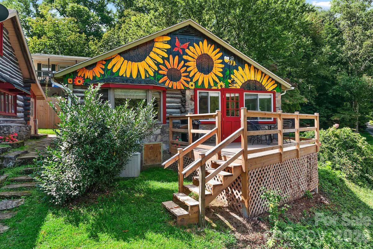 Sunflower Cottage - front view - 72 Chestnut Hill Road, Gerton