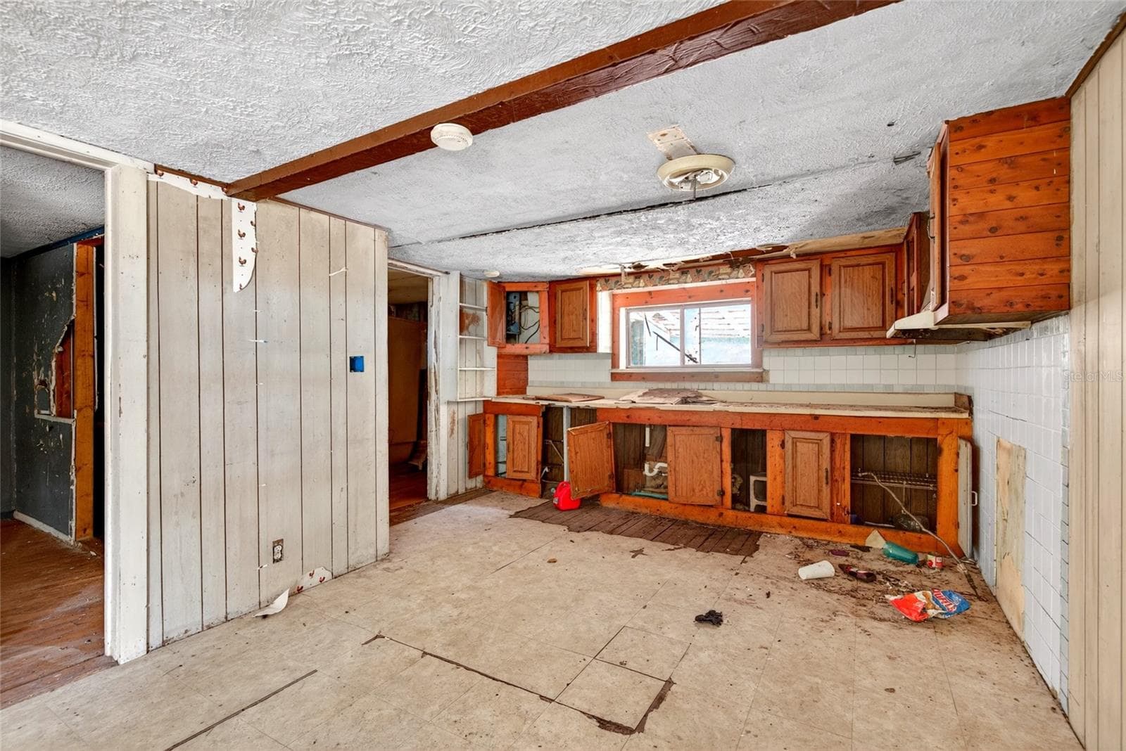 KITCHEN - 15176 NE 154TH LN, FORT MC COY
