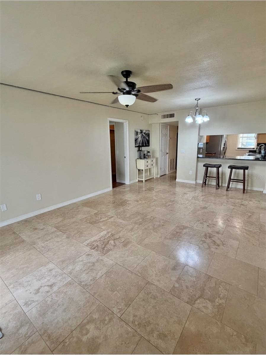 The living room is 20x12 and features travertine floors and a lighted ceiling fan. - 3815 N OAK DR #G71, TAMPA