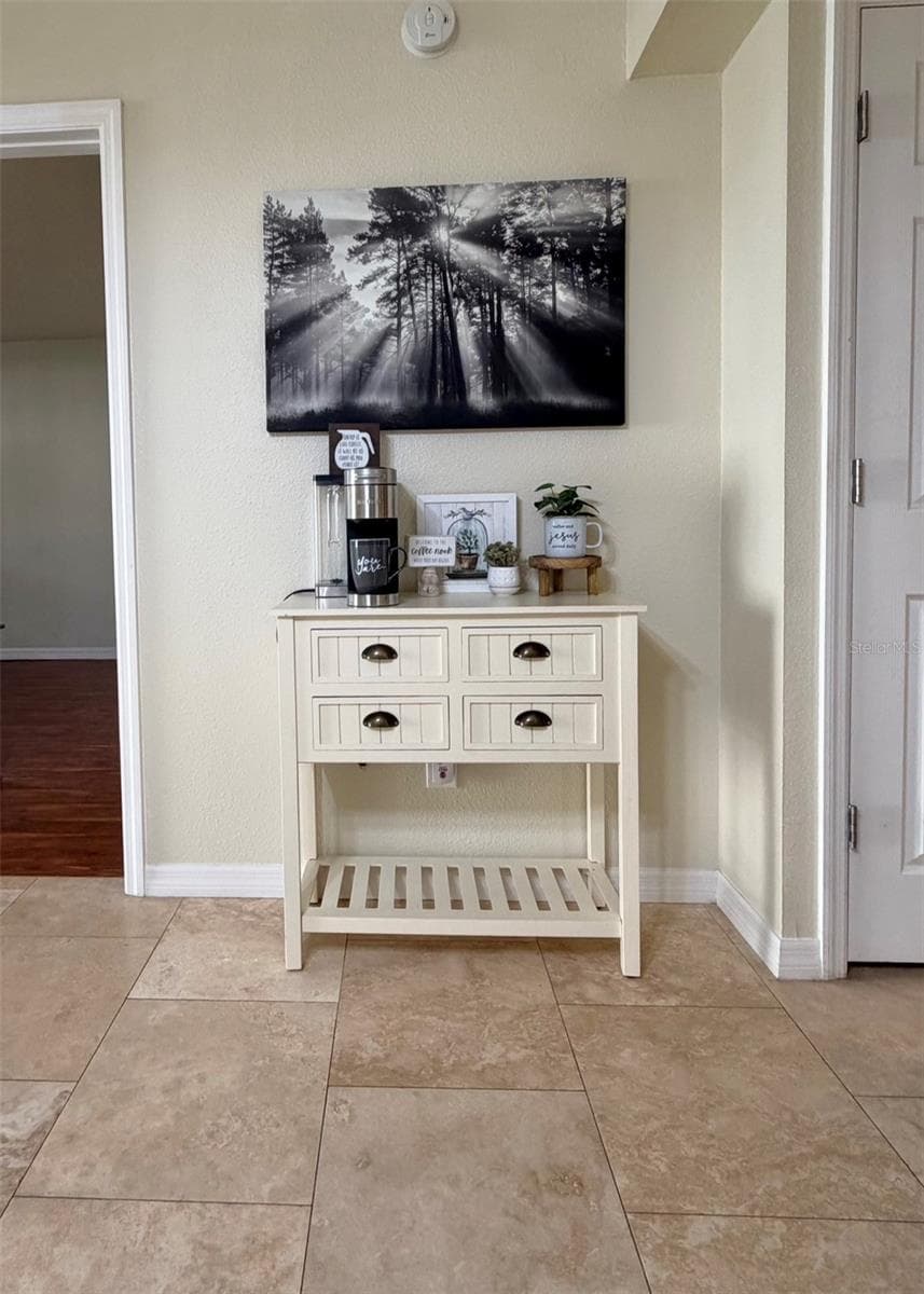 Travertine floors are throughout the living room, the kitchen and hallways. - 3815 N OAK DR #G71, TAMPA