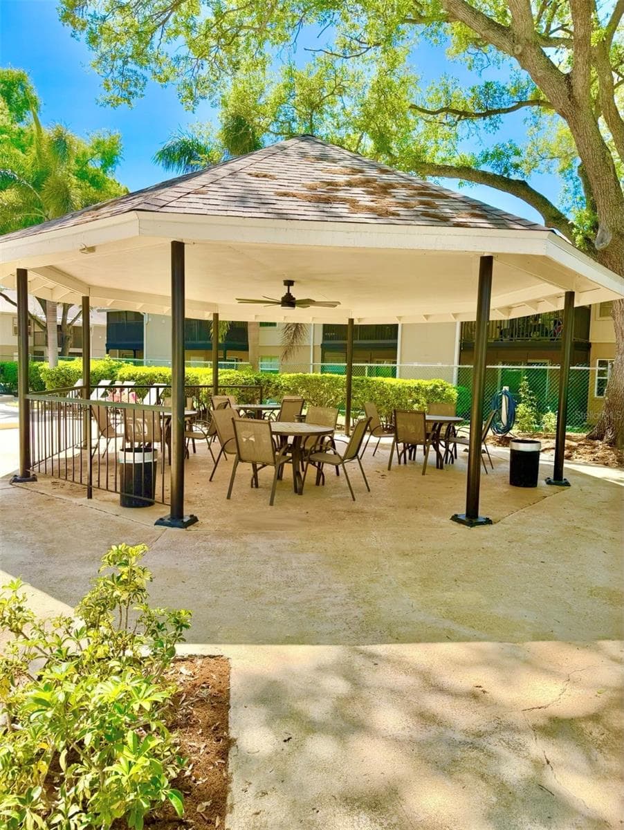 There's great space for gatherings and parties. - 3815 N OAK DR #G71, TAMPA