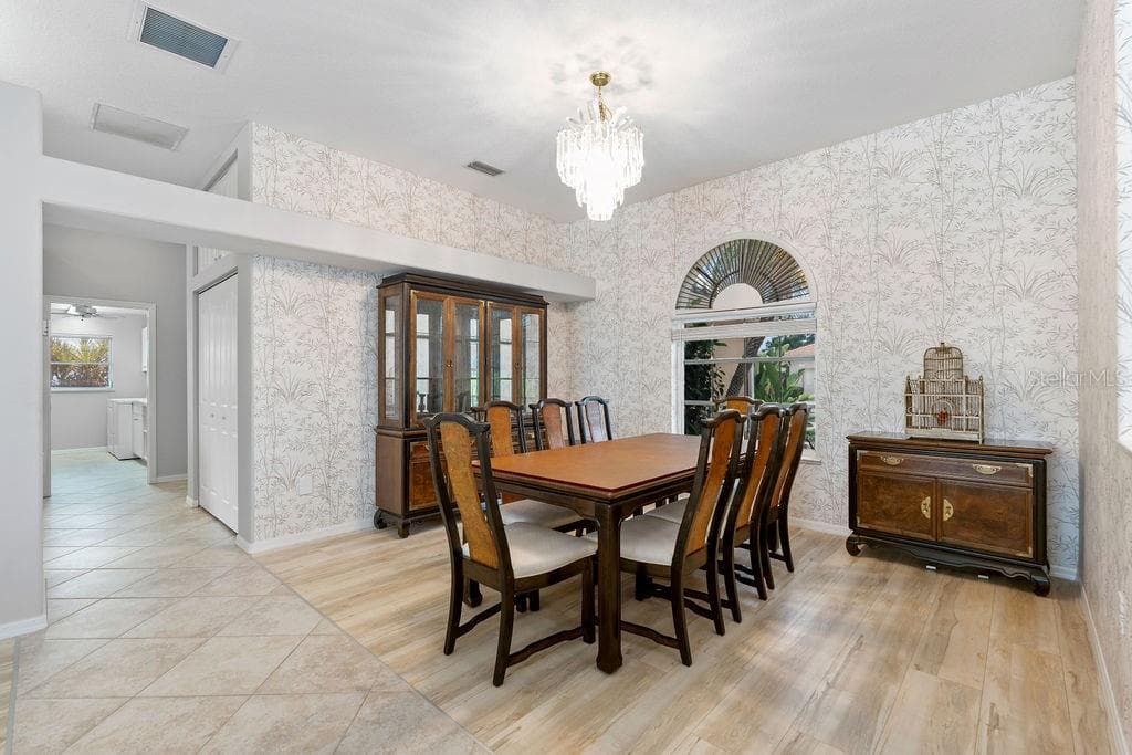 Single Family Residence at 1543 WATERFORD DR, VENICE, photo 15 of 63