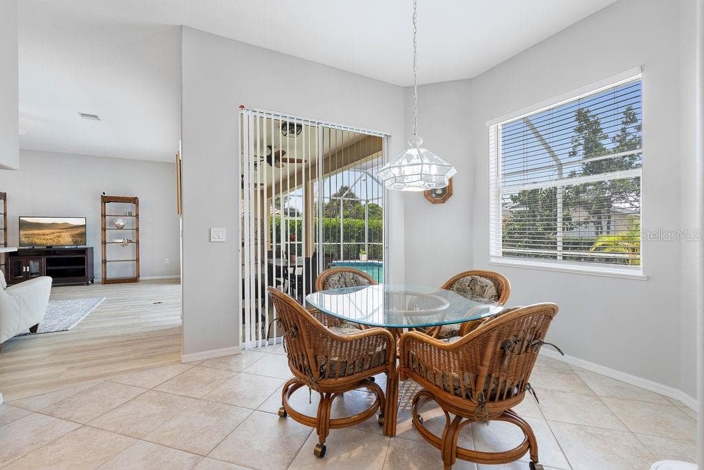 Single Family Residence at 1543 WATERFORD DR, VENICE, photo 17 of 63