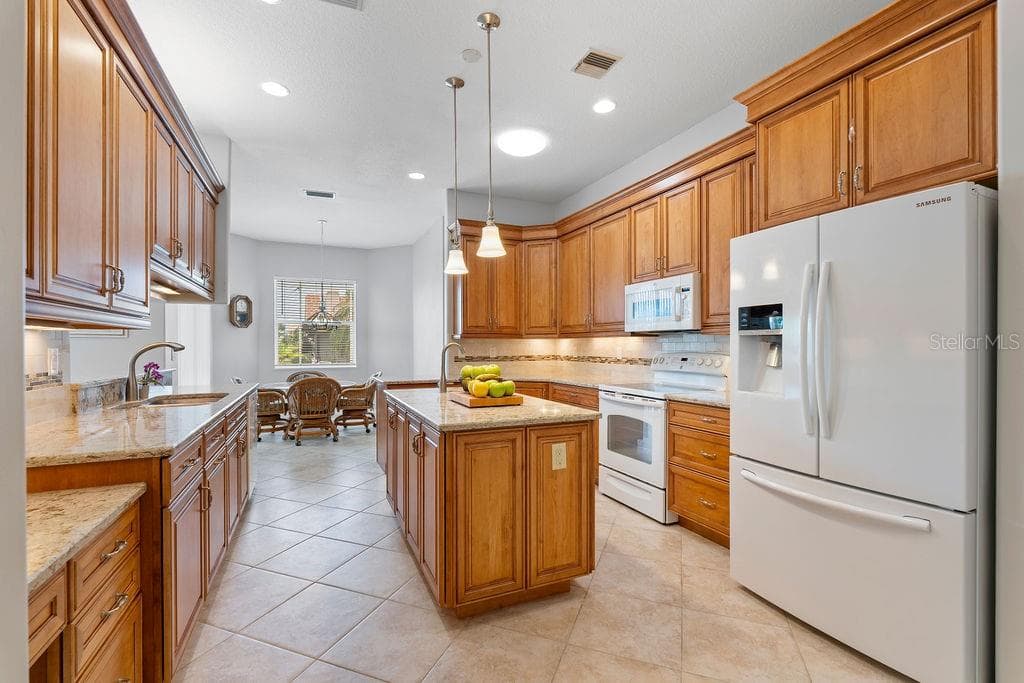 Single Family Residence at 1543 WATERFORD DR, VENICE, photo 19 of 63