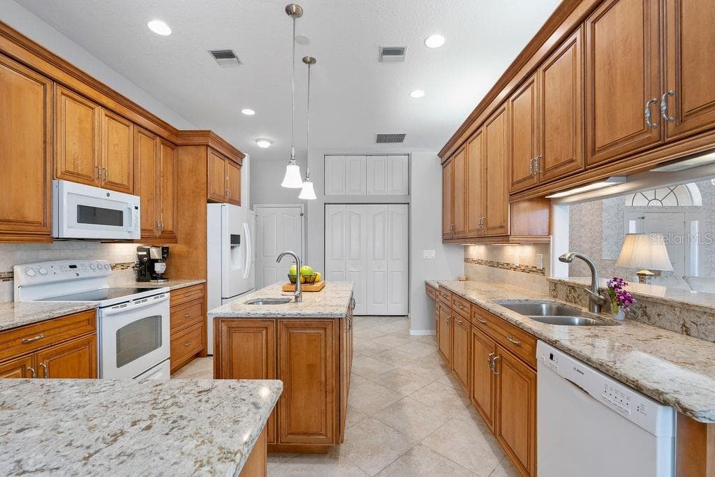 Single Family Residence at 1543 WATERFORD DR, VENICE, photo 20 of 63