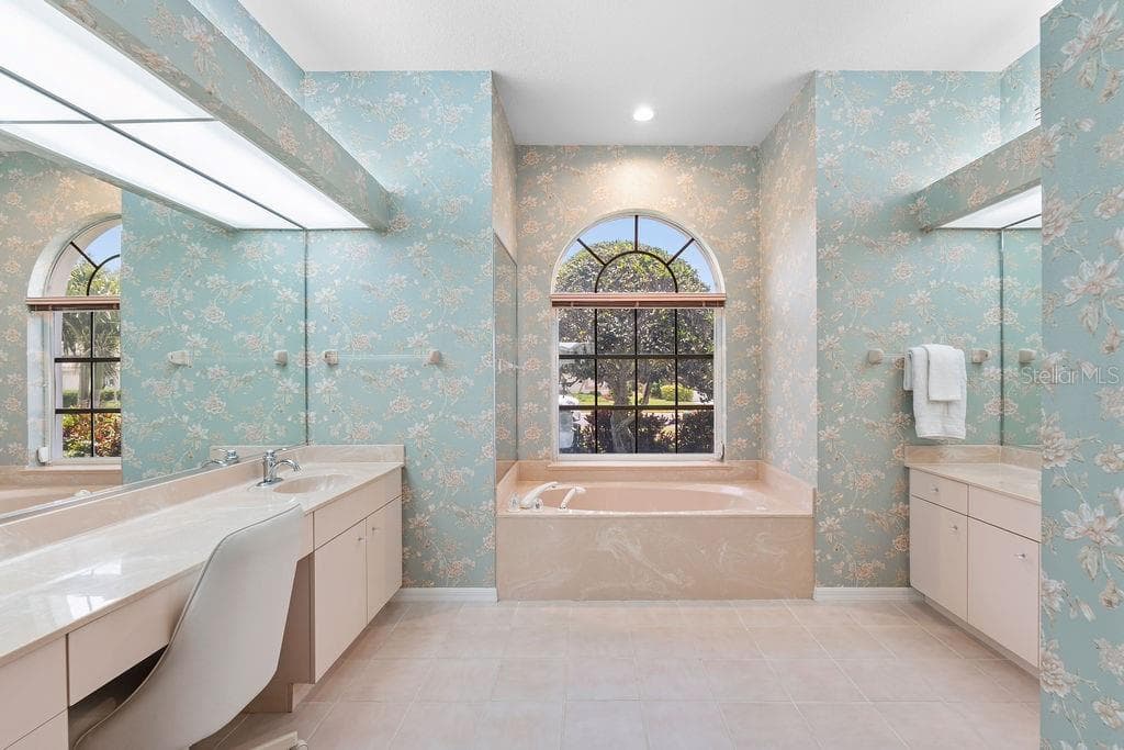Single Family Residence at 1543 WATERFORD DR, VENICE, photo 24 of 63