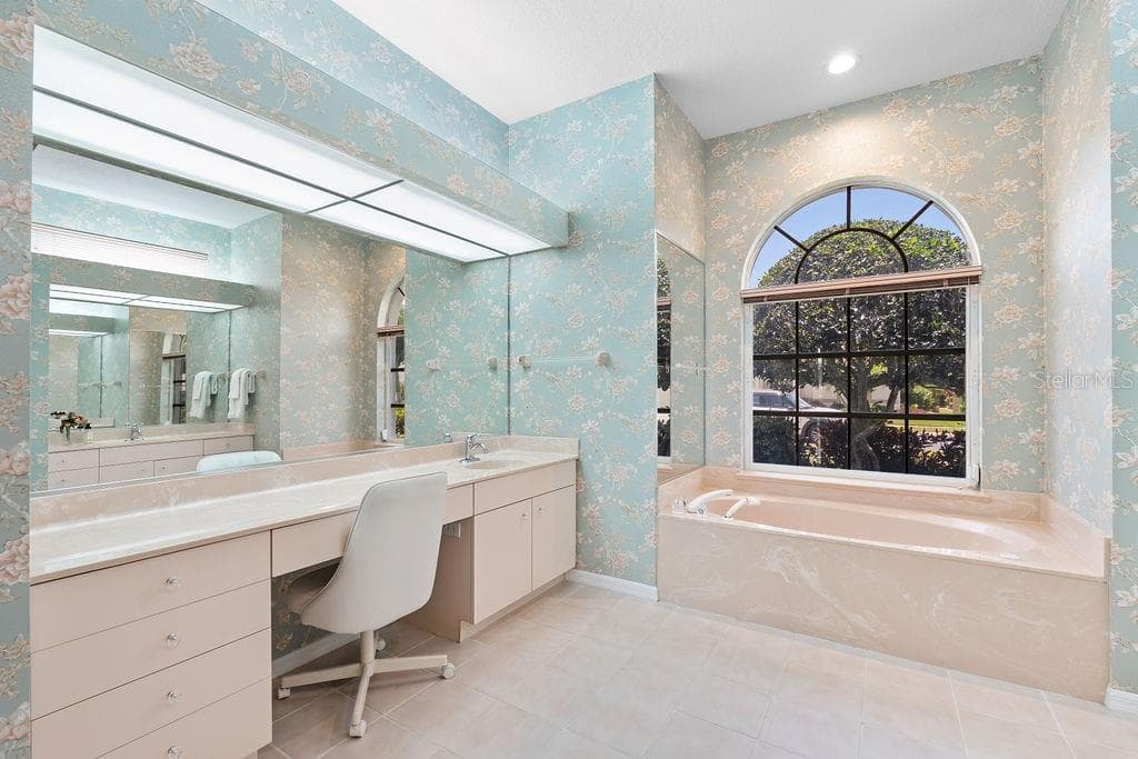 Single Family Residence at 1543 WATERFORD DR, VENICE, photo 25 of 63