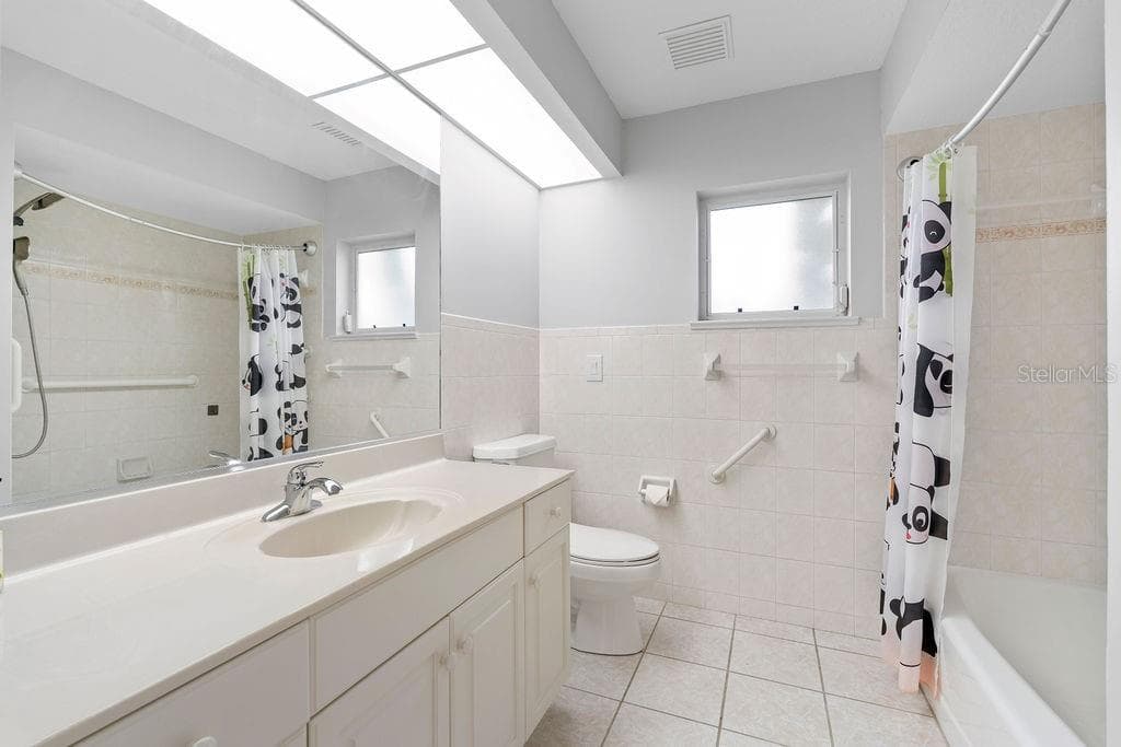 Single Family Residence at 1543 WATERFORD DR, VENICE, photo 33 of 63