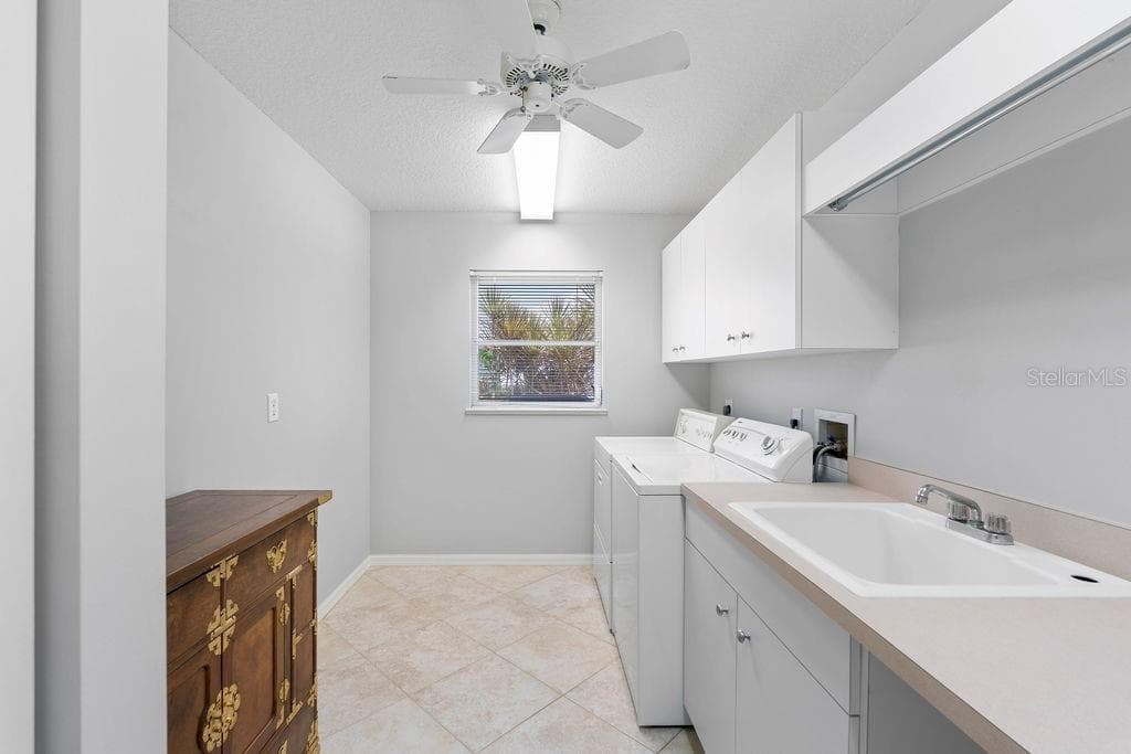 Single Family Residence at 1543 WATERFORD DR, VENICE, photo 35 of 63
