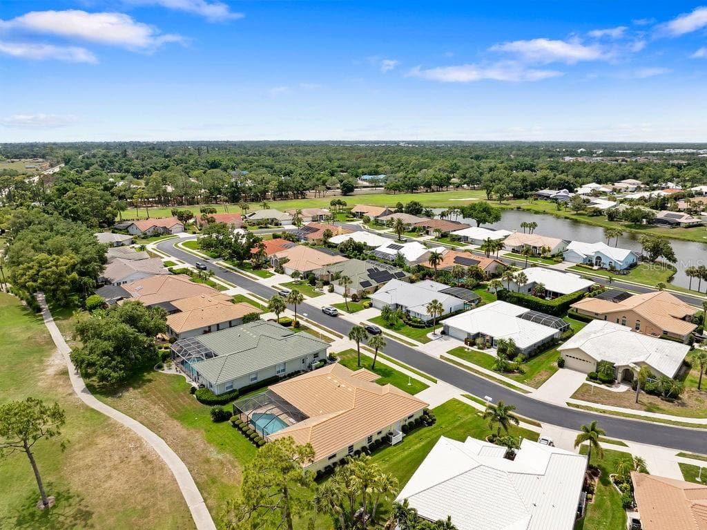 Single Family Residence at 1543 WATERFORD DR, VENICE, photo 42 of 63
