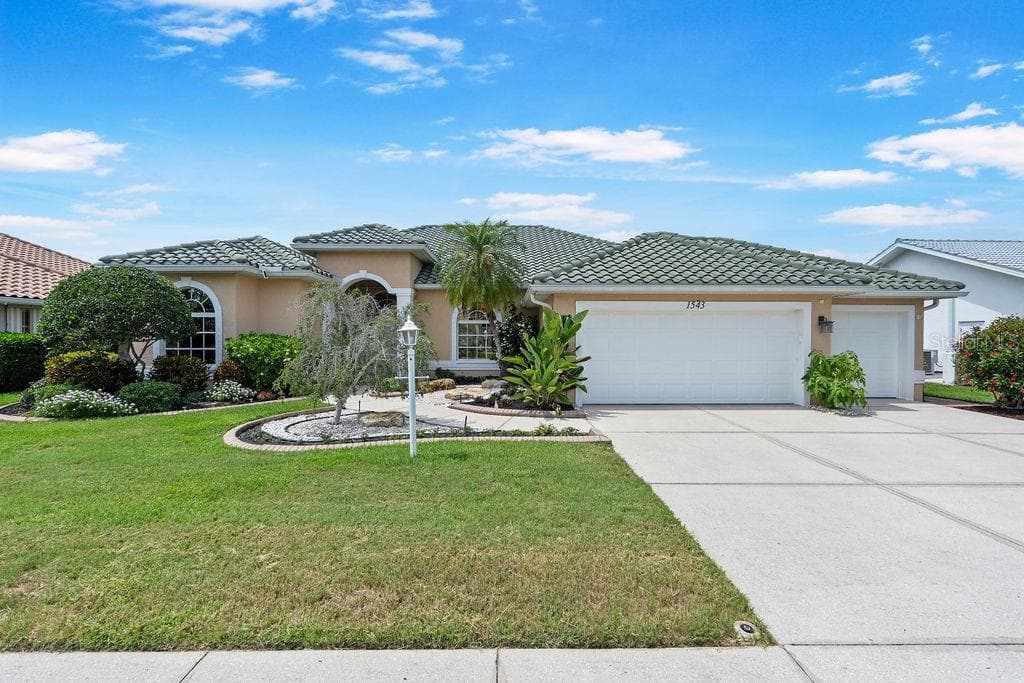1543 WATERFORD DR