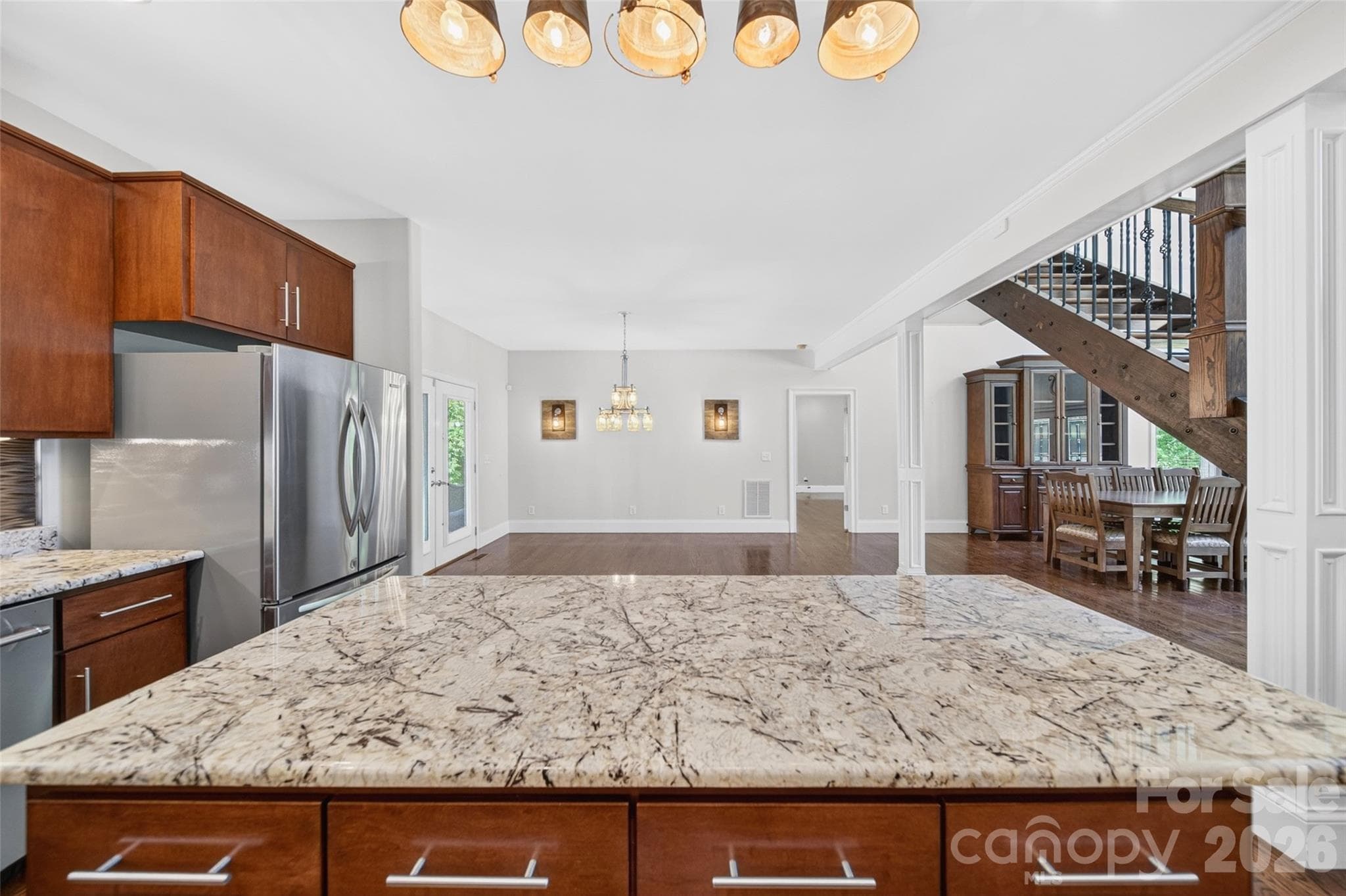 Island offering open flow to Breakfast/Dining area - 2977 Cabin Creek Drive, Catawba