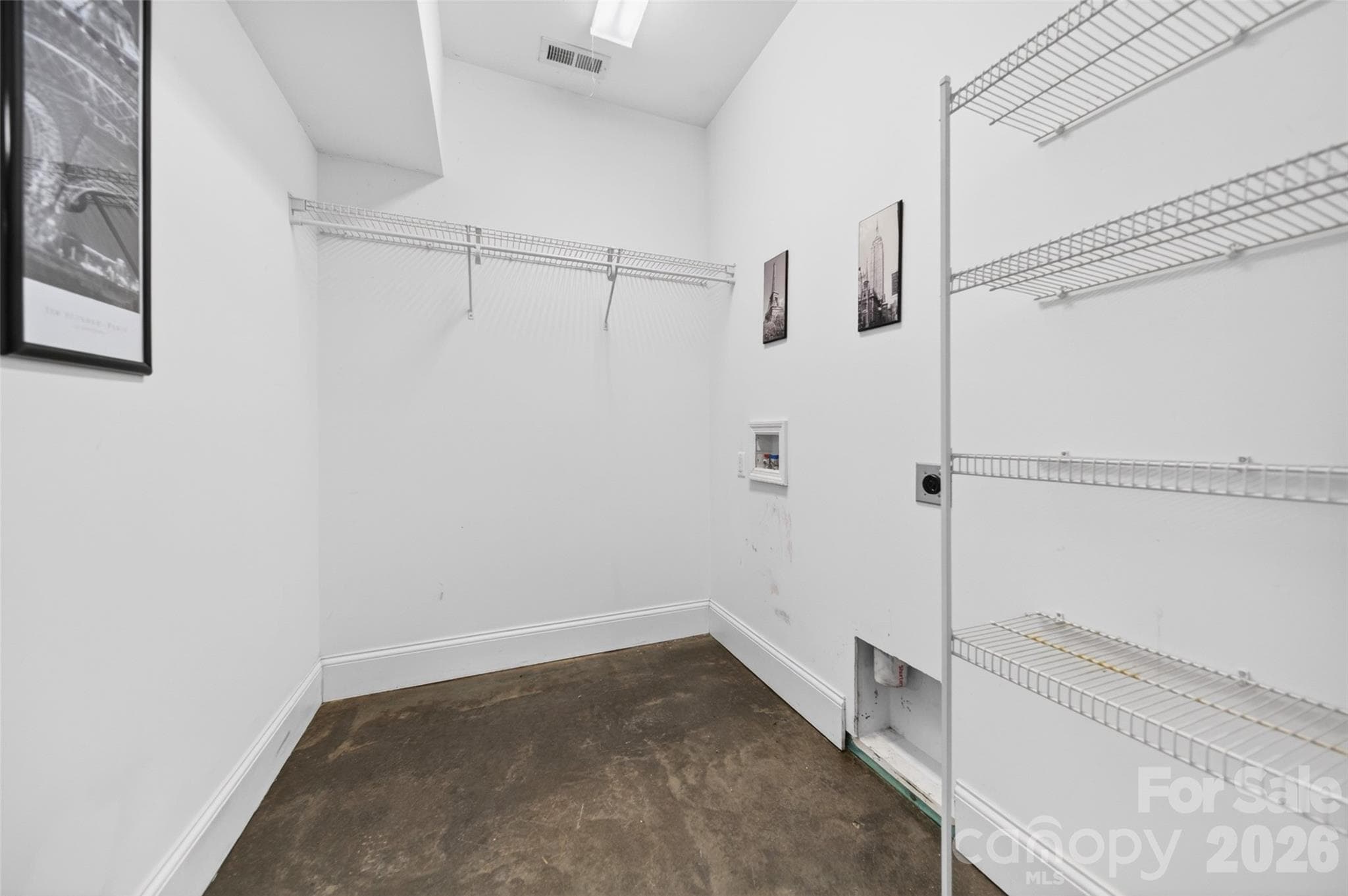 Large Laundry - 2977 Cabin Creek Drive, Catawba