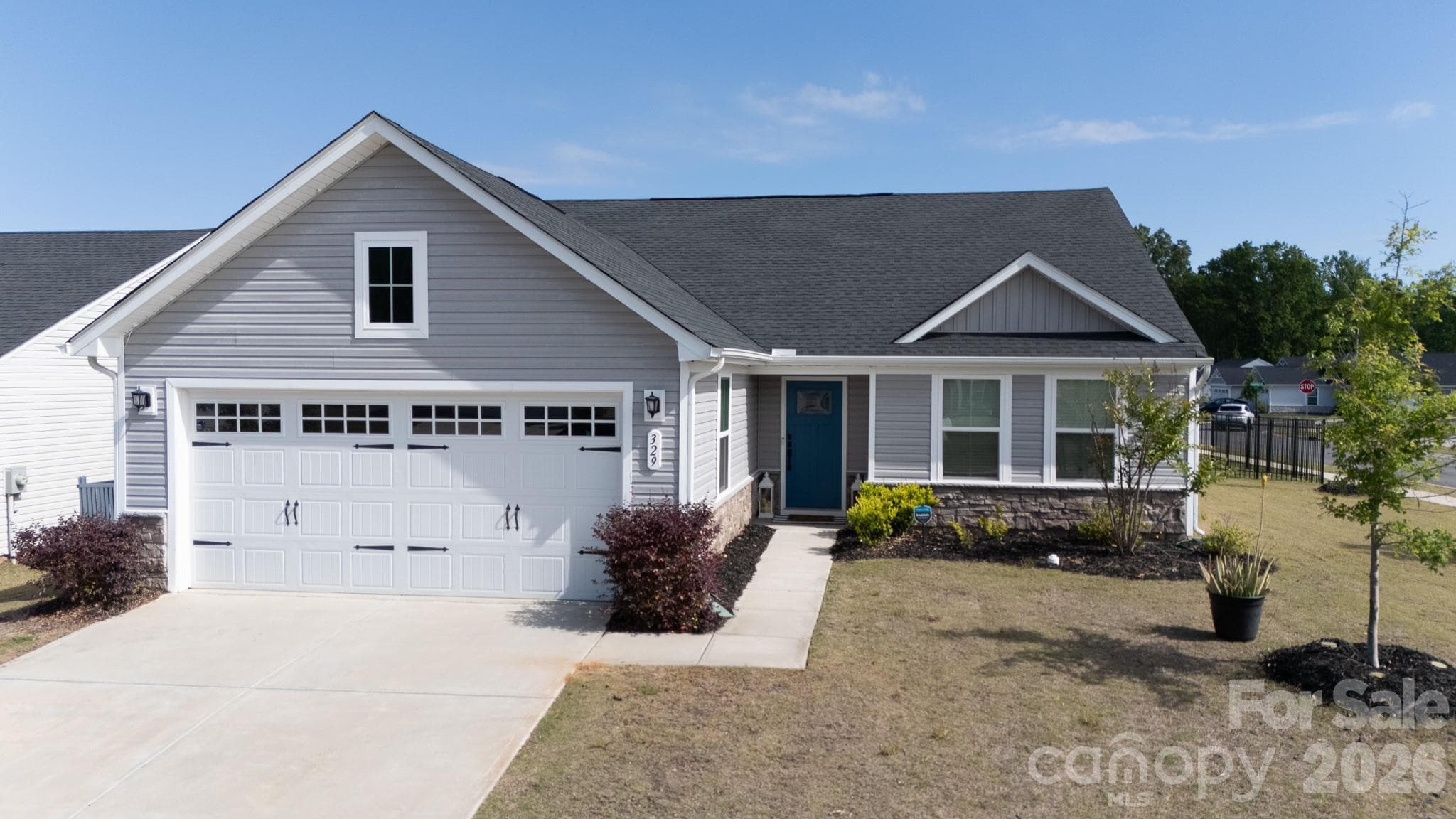 Single Family Residence at 329 Damask Drive, Lancaster, photo 3 of 25