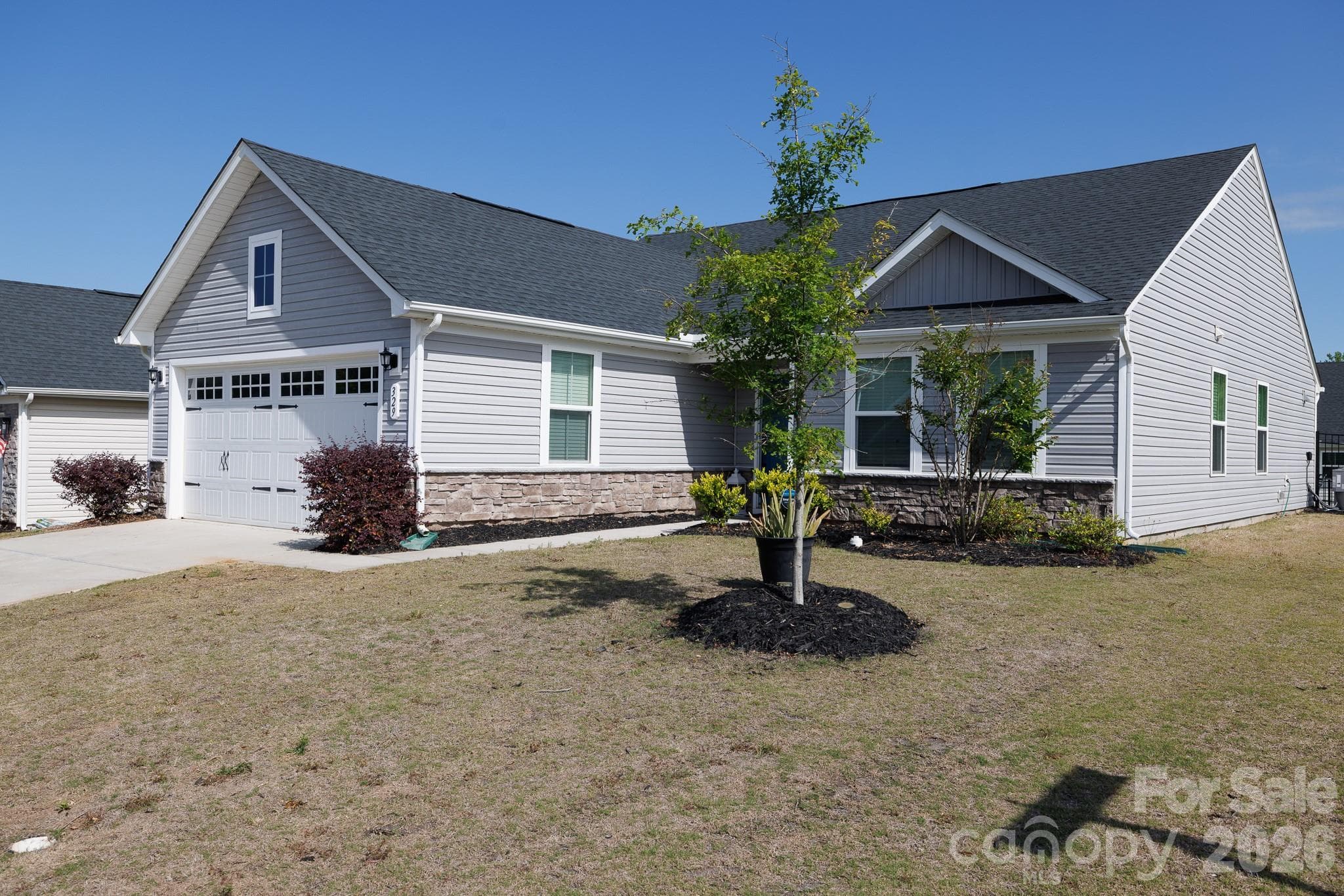 Single Family Residence at 329 Damask Drive, Lancaster, photo 5 of 25