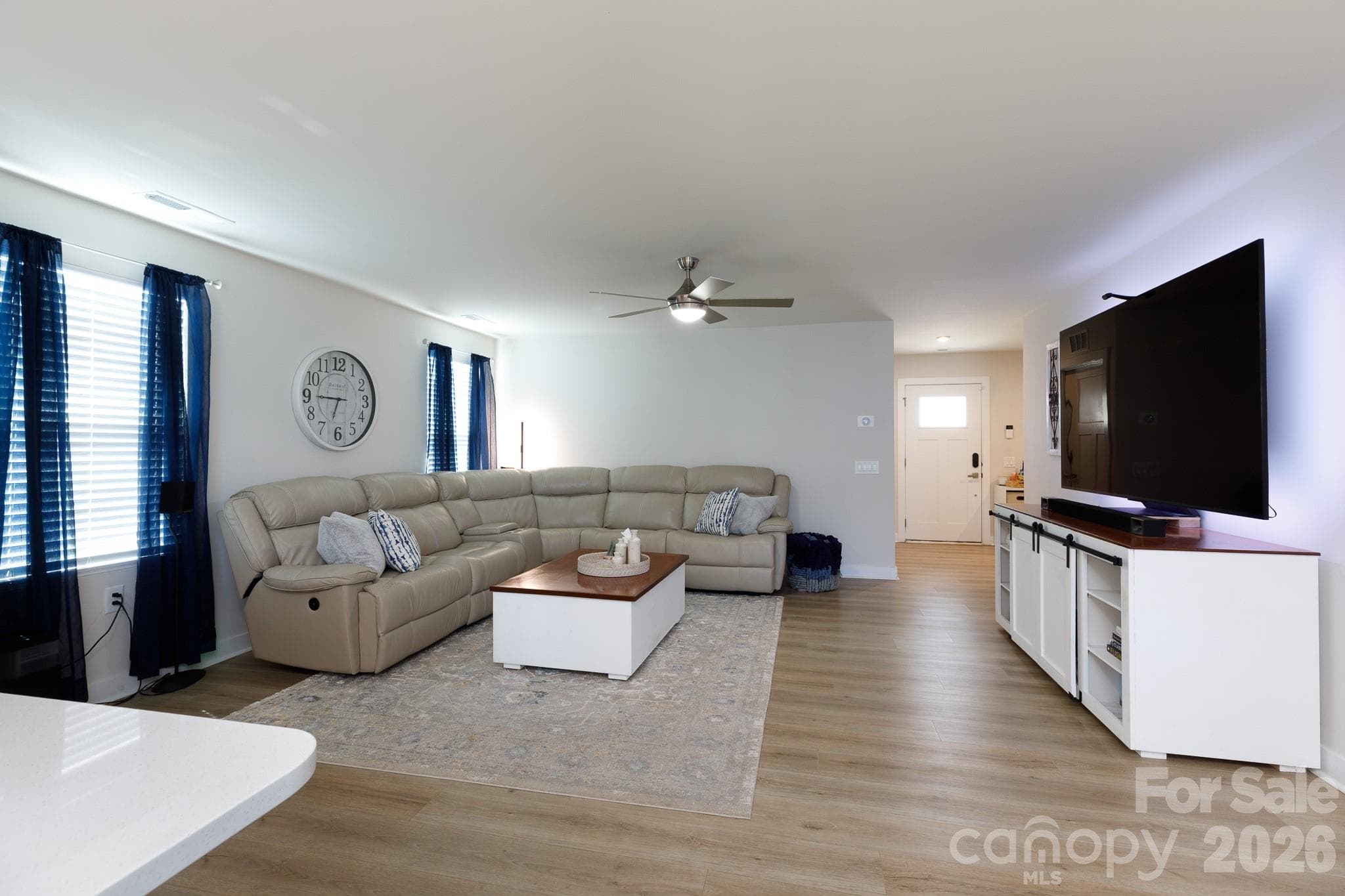 Single Family Residence at 329 Damask Drive, Lancaster, photo 6 of 25