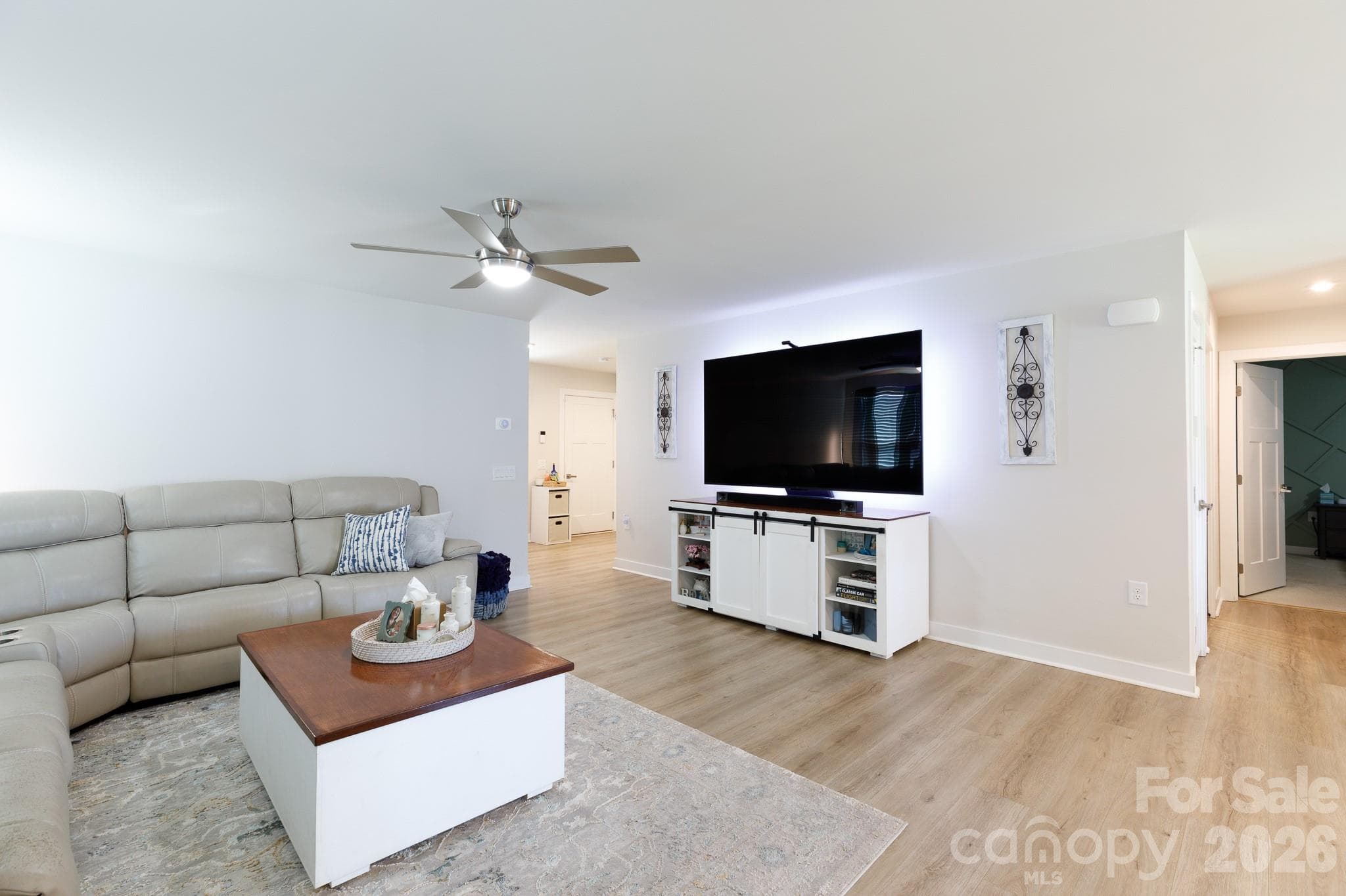 Single Family Residence at 329 Damask Drive, Lancaster, photo 7 of 25