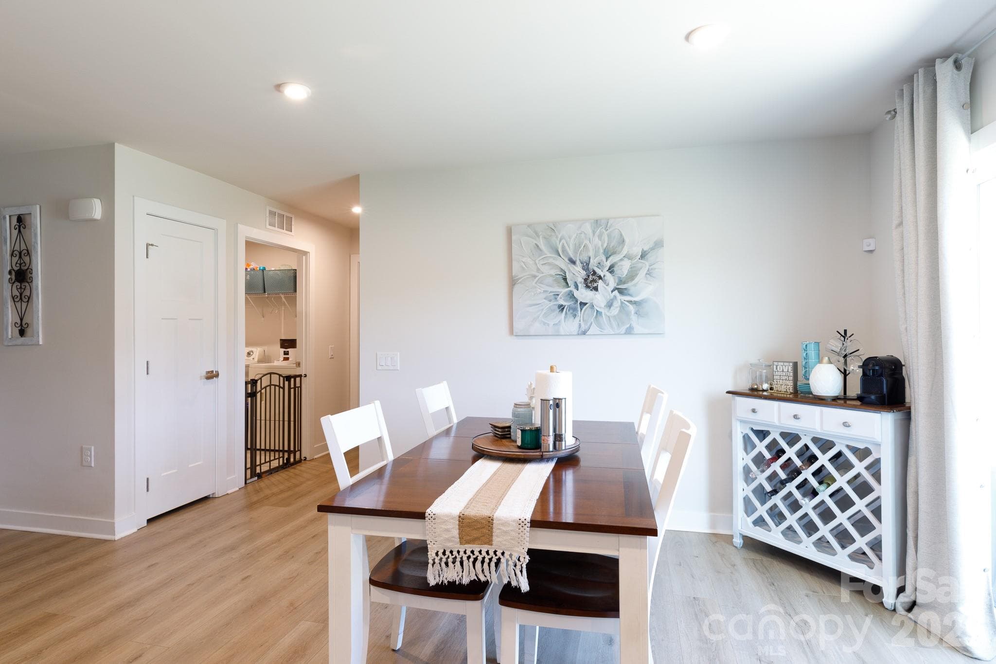 Single Family Residence at 329 Damask Drive, Lancaster, photo 12 of 25