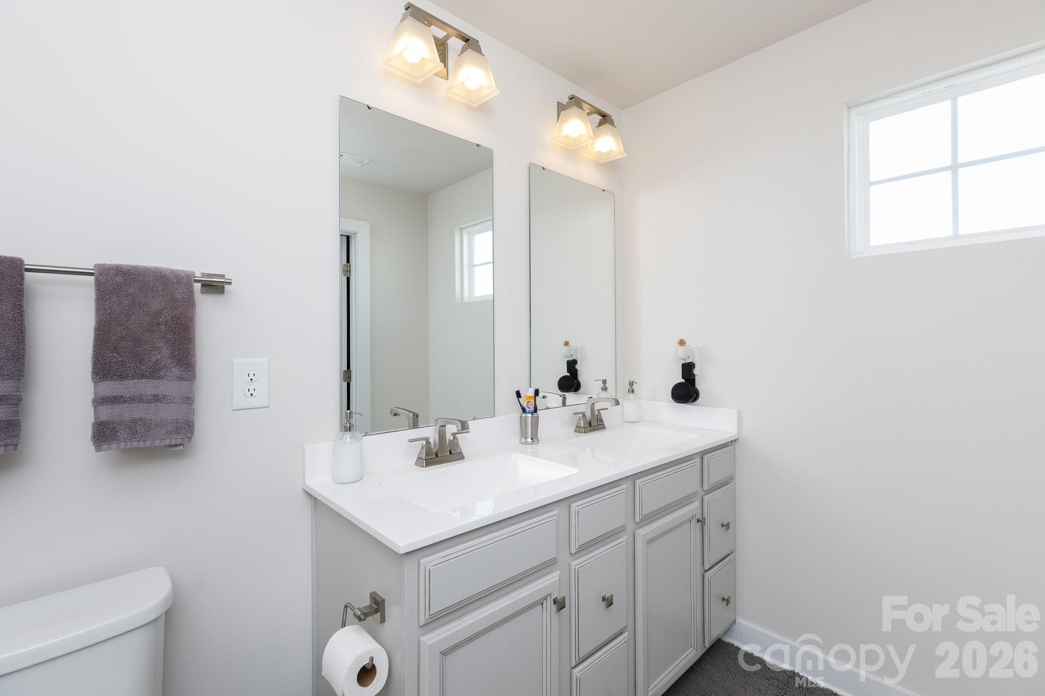 Single Family Residence at 329 Damask Drive, Lancaster, photo 16 of 25