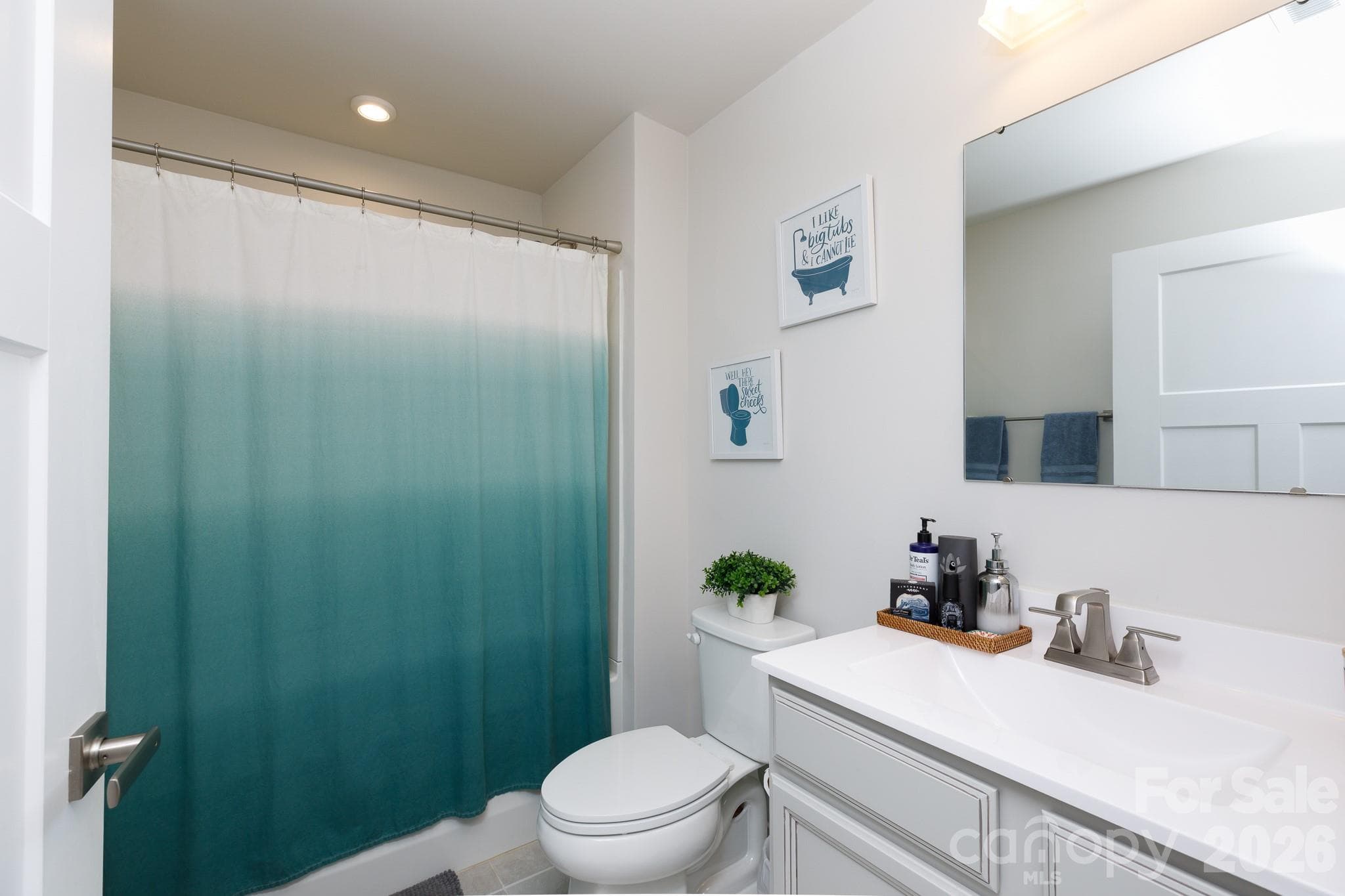 Single Family Residence at 329 Damask Drive, Lancaster, photo 19 of 25