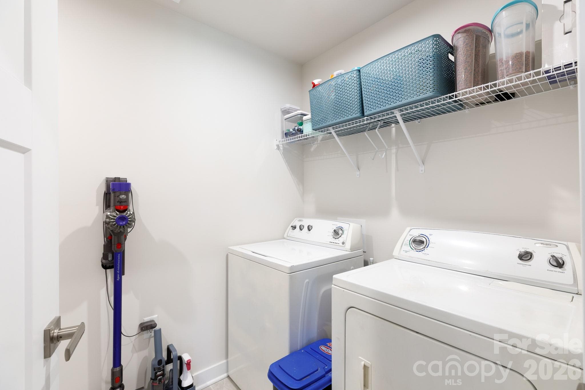 Single Family Residence at 329 Damask Drive, Lancaster, photo 20 of 25