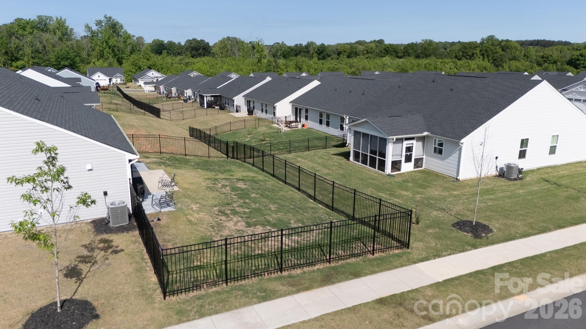 Single Family Residence at 329 Damask Drive, Lancaster, photo 21 of 25