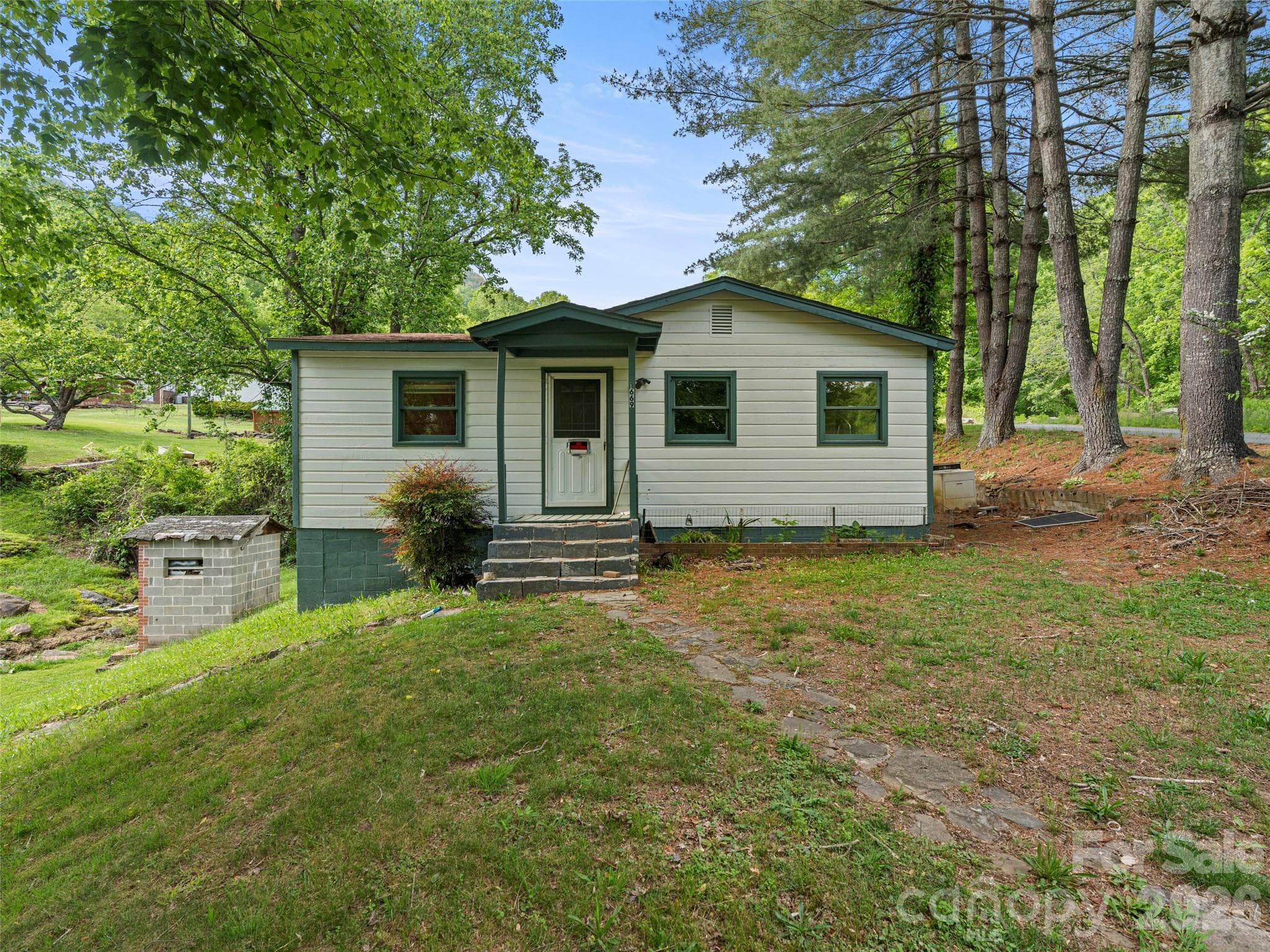 Single Family Residence at Sylva, photo 2 of 21