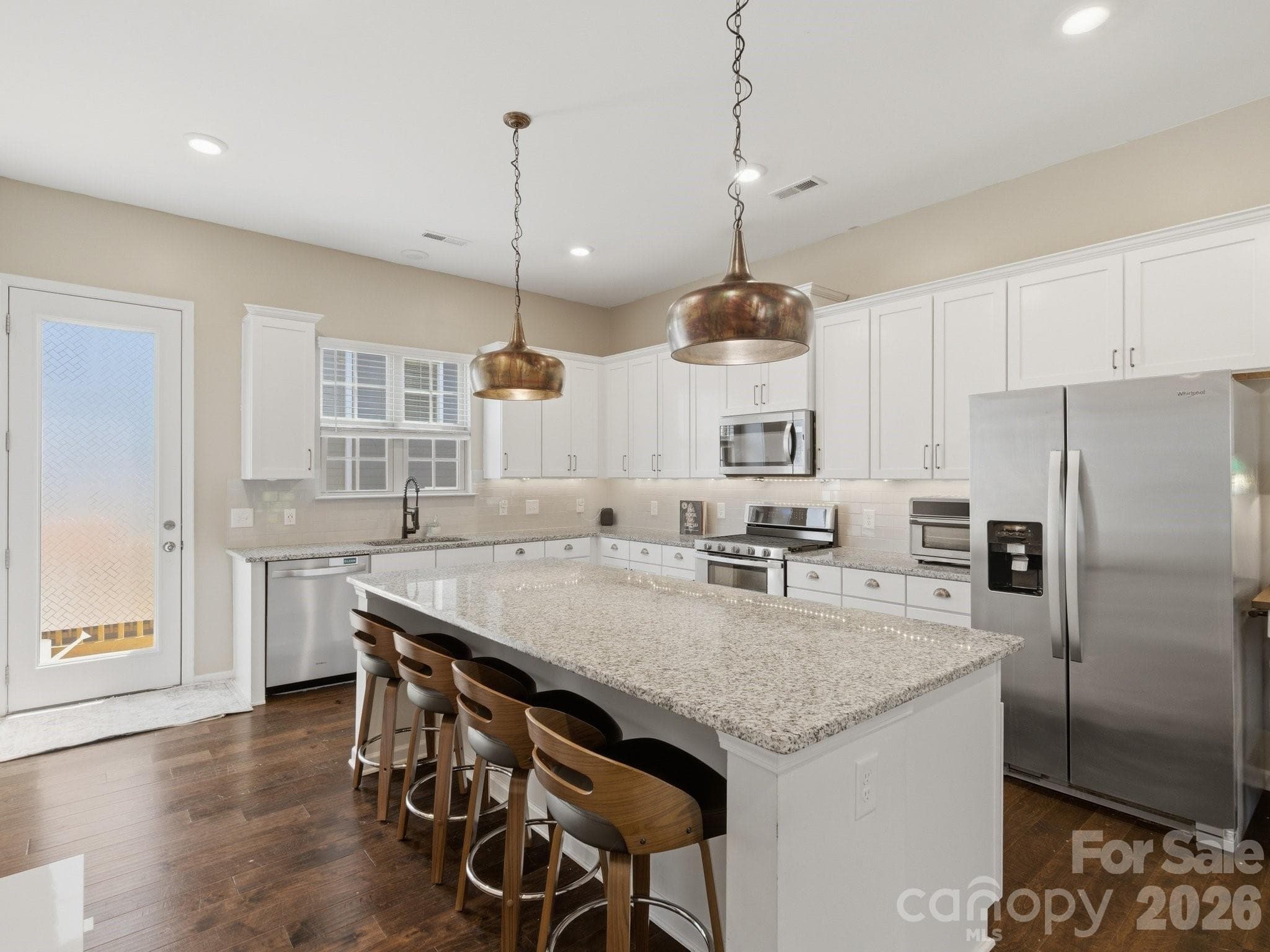 Kitchen with large island - Charlotte