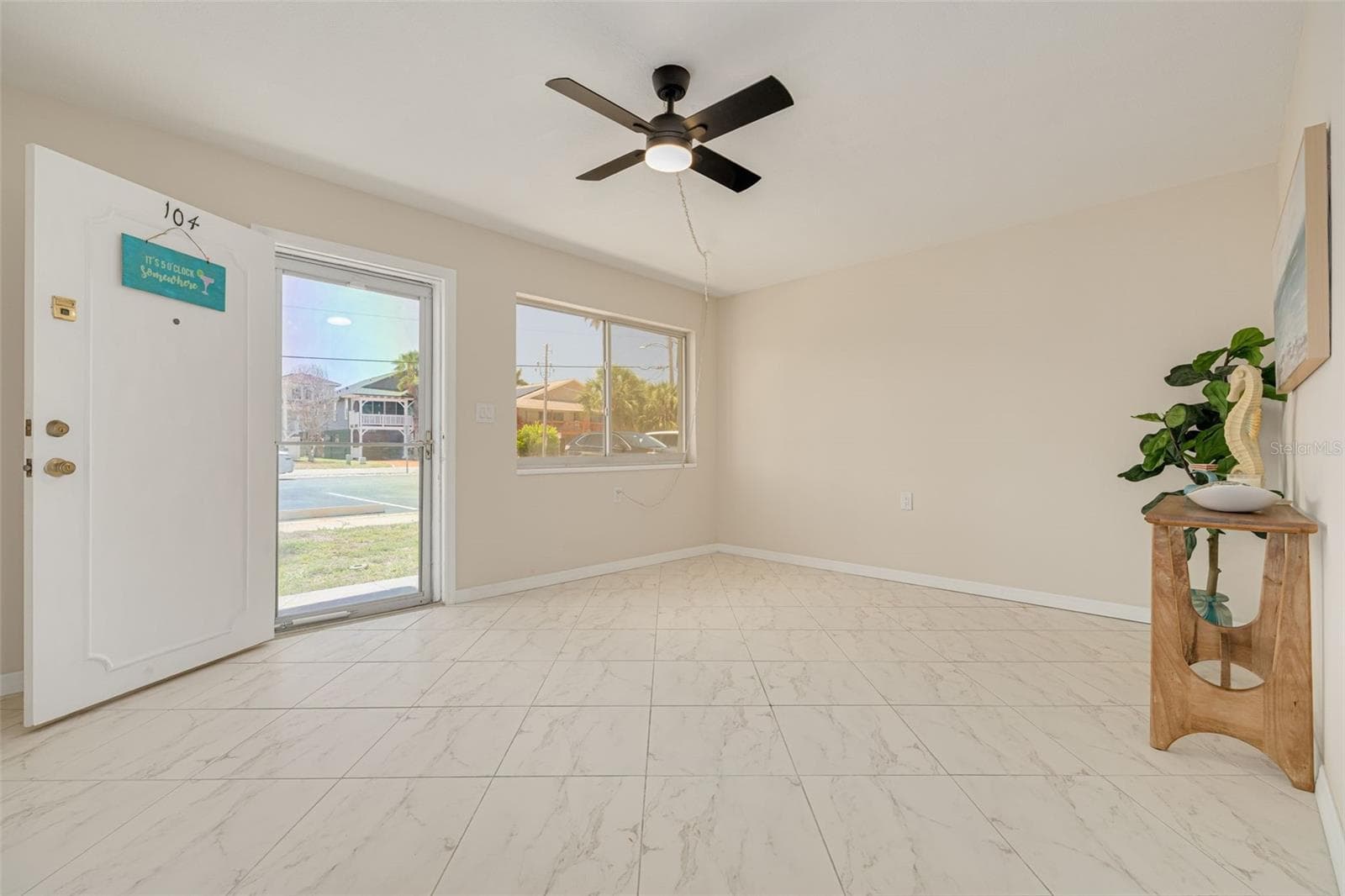 Living room - 250 126TH AVE #104, TREASURE ISLAND