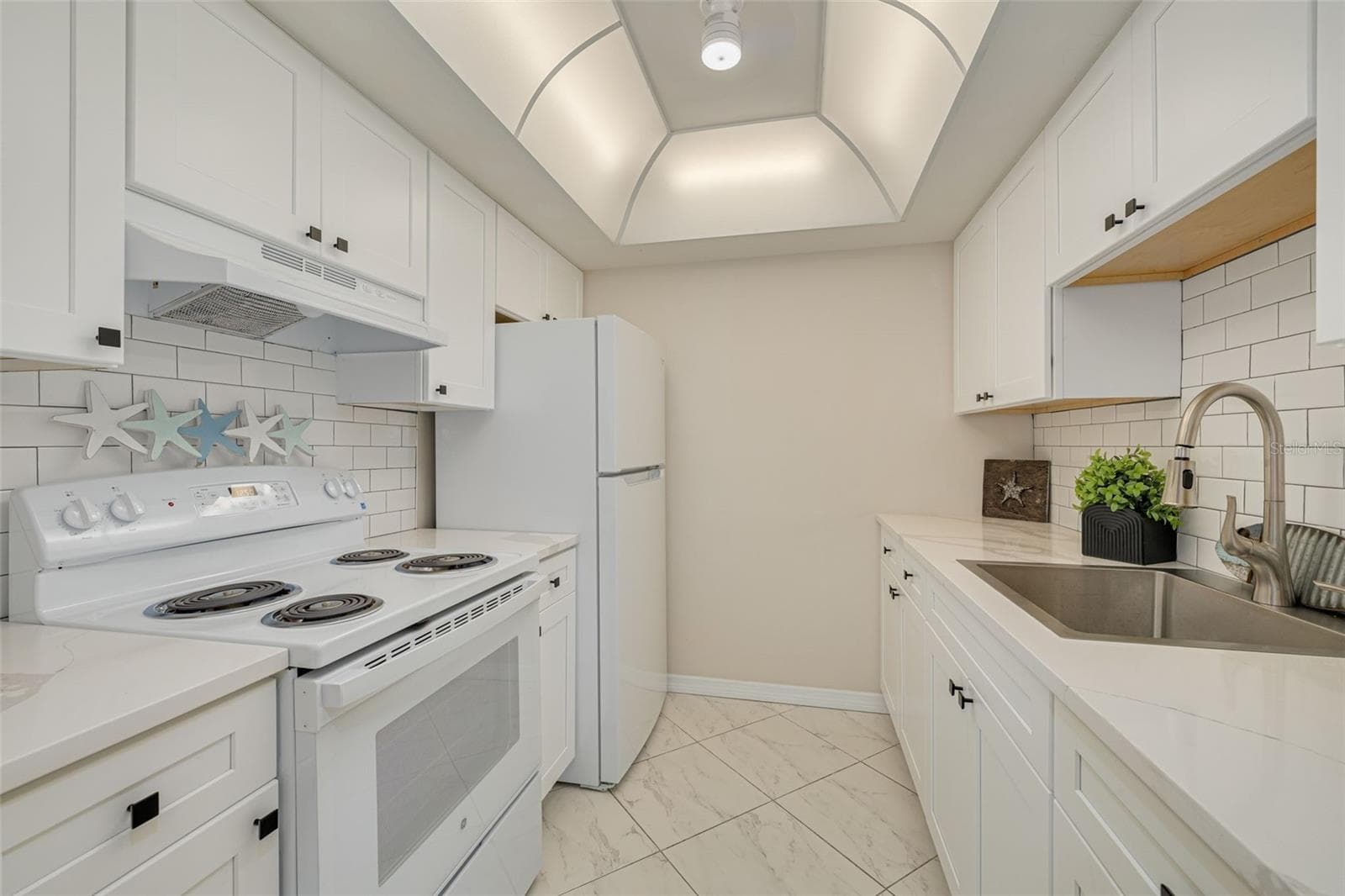 Kitchen - 250 126TH AVE #104, TREASURE ISLAND