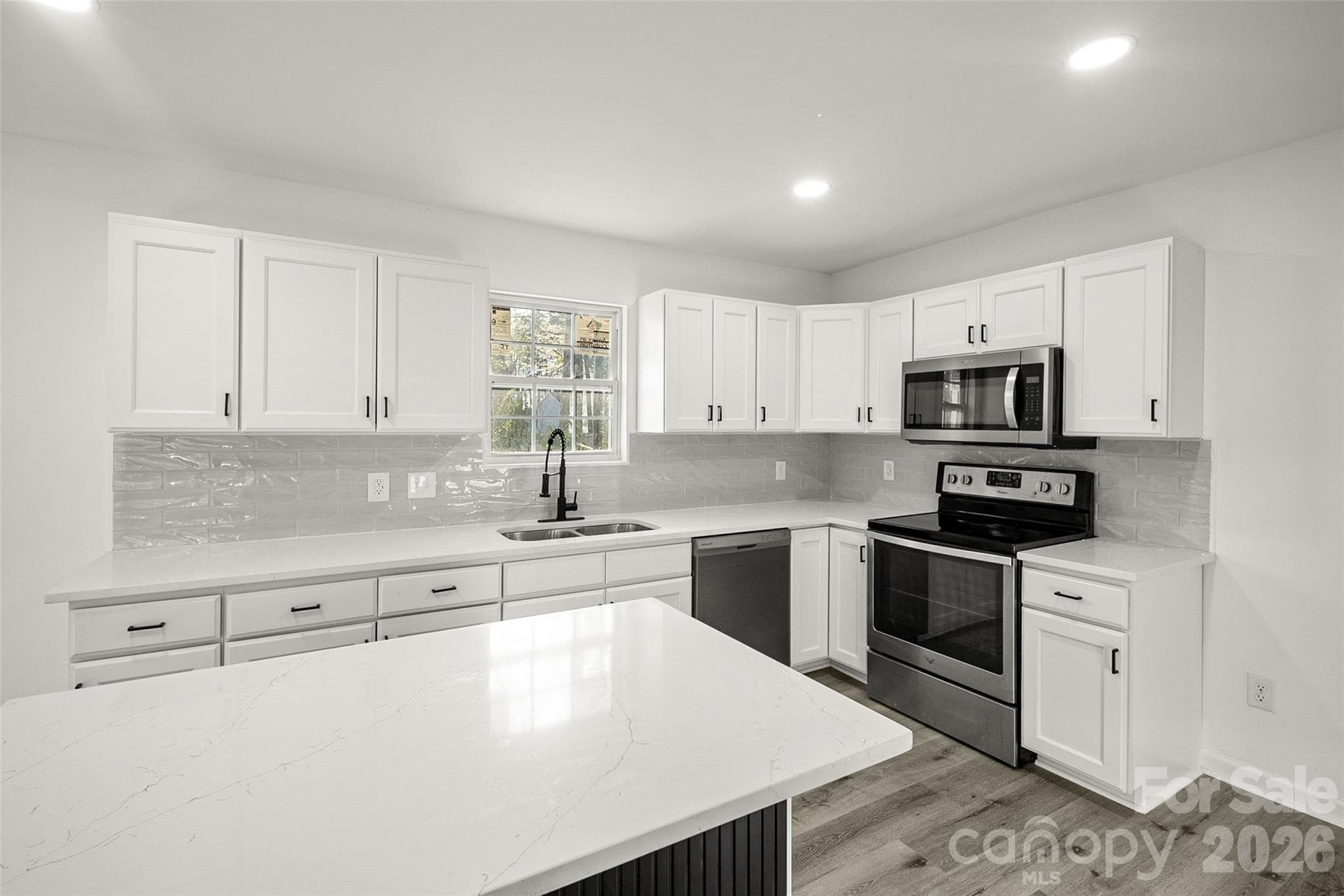 Single Family Residence at 10107 Clairemore Place, Charlotte, photo 4 of 17
