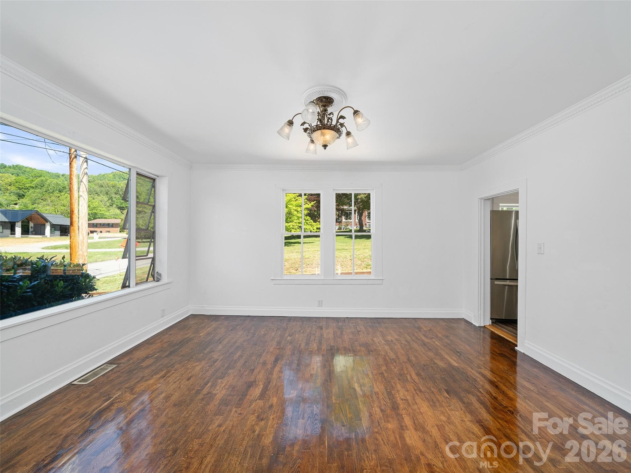Single Family Residence at 118 Robertson Street, Burnsville, photo 10 of 48