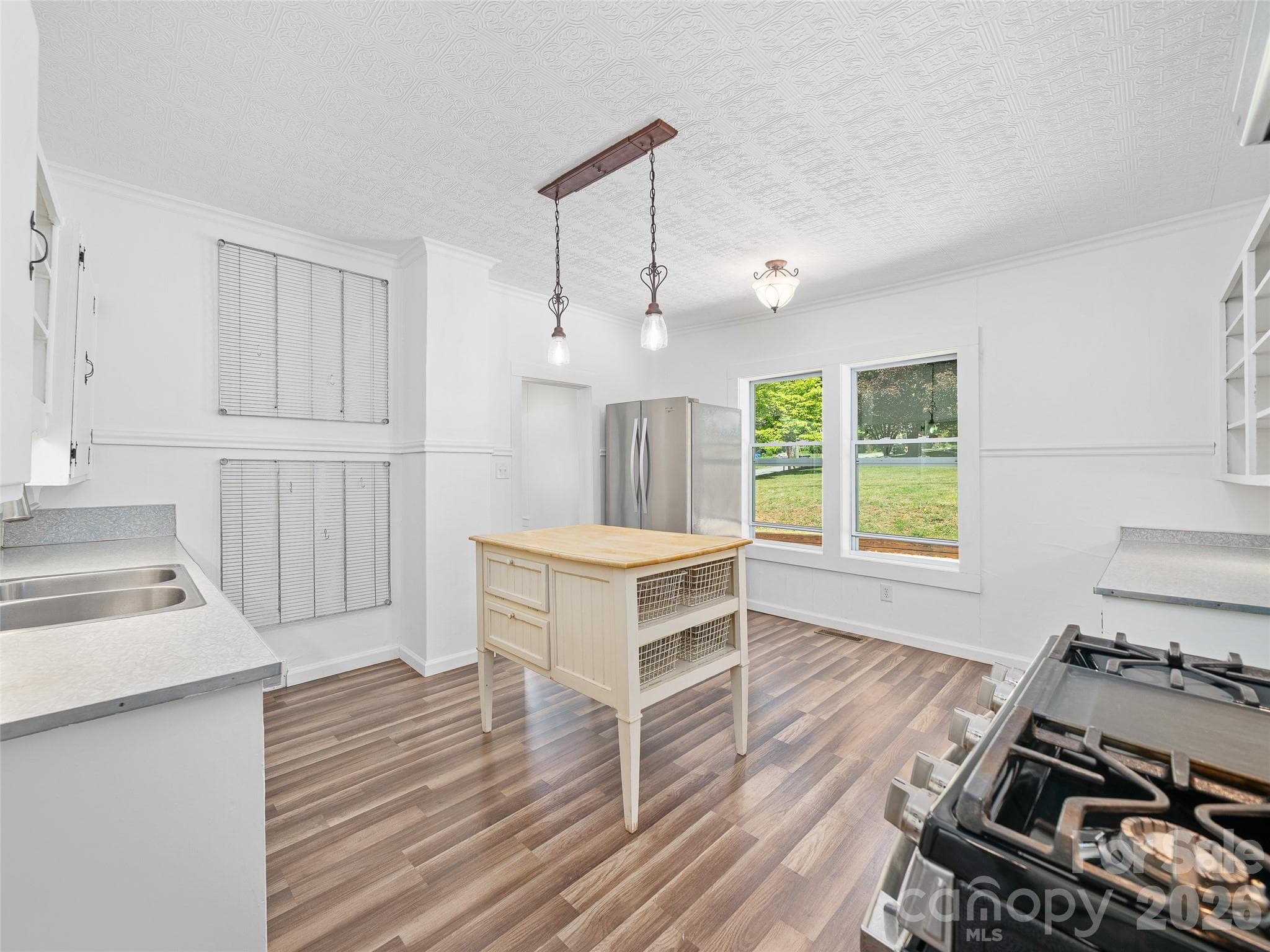 Single Family Residence at 118 Robertson Street, Burnsville, photo 12 of 48