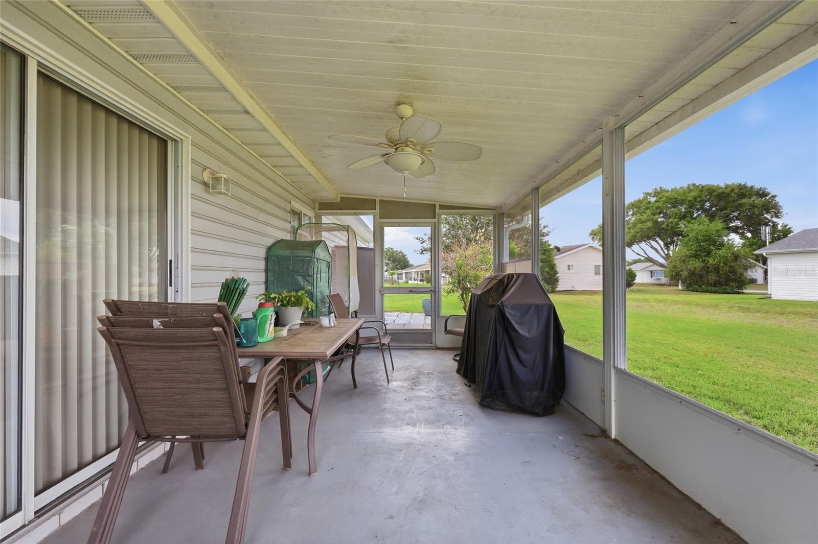 Florida Room - 17814 SE 107TH TER, SUMMERFIELD