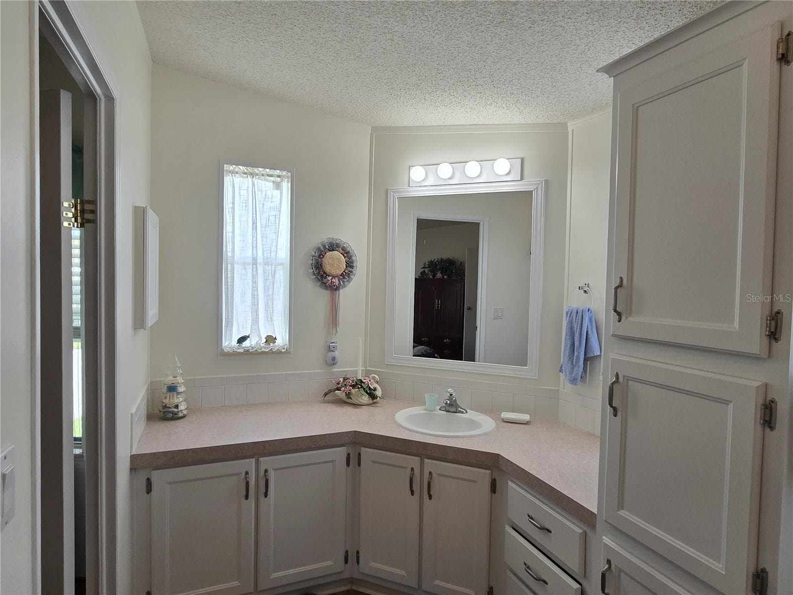 Manufactured Home at 88 STRAPHMORE DR, HAINES CITY, photo 33 of 93