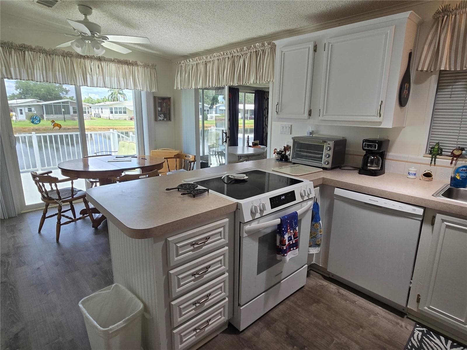 Manufactured Home at 88 STRAPHMORE DR, HAINES CITY, photo 37 of 93
