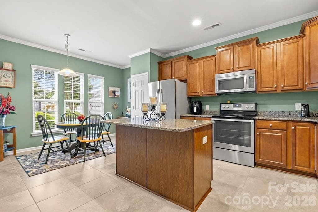 Single Family Residence at 7020 Kitty Hawk Lane, Fort Mill, photo 5 of 42
